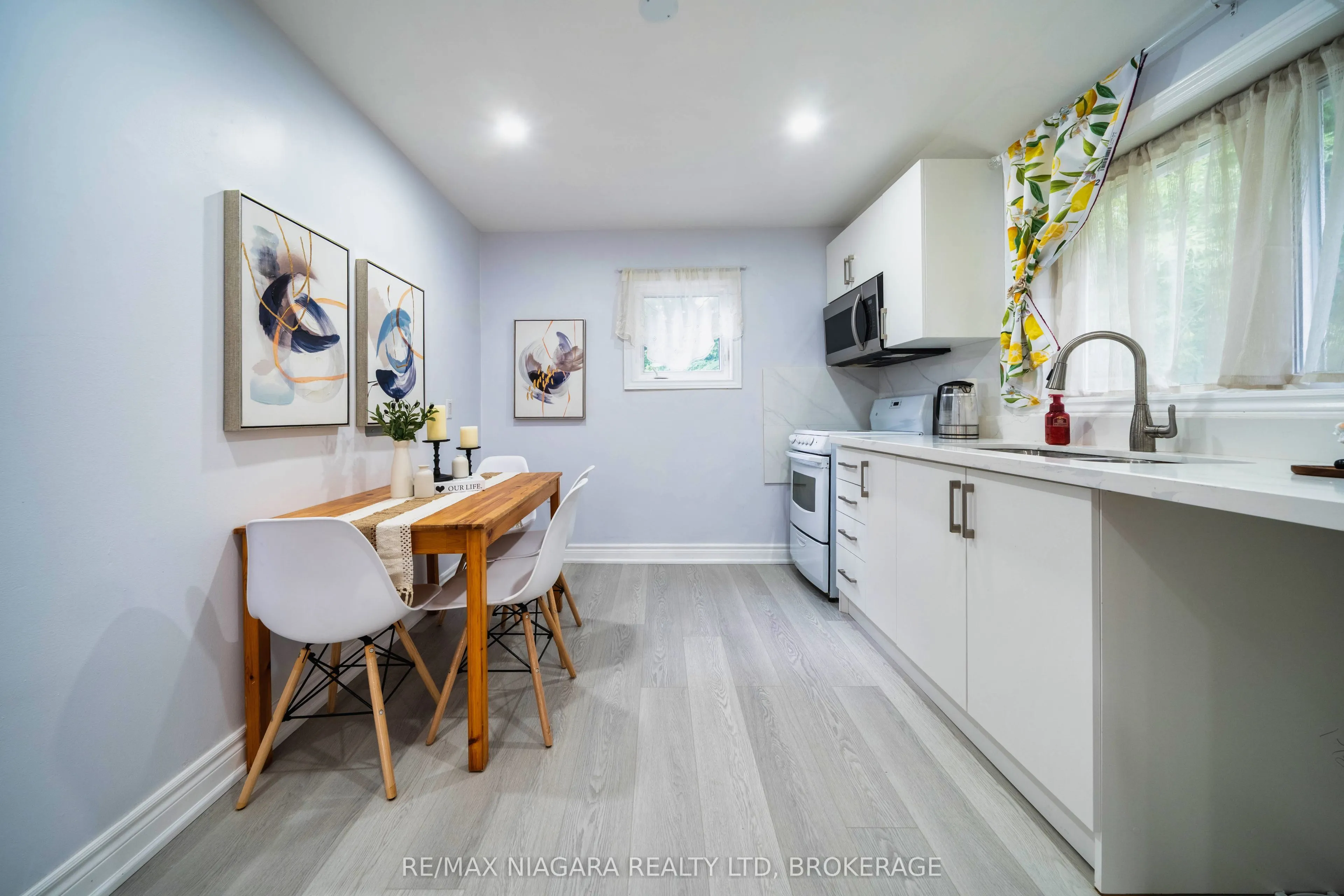 402 The Queensway South