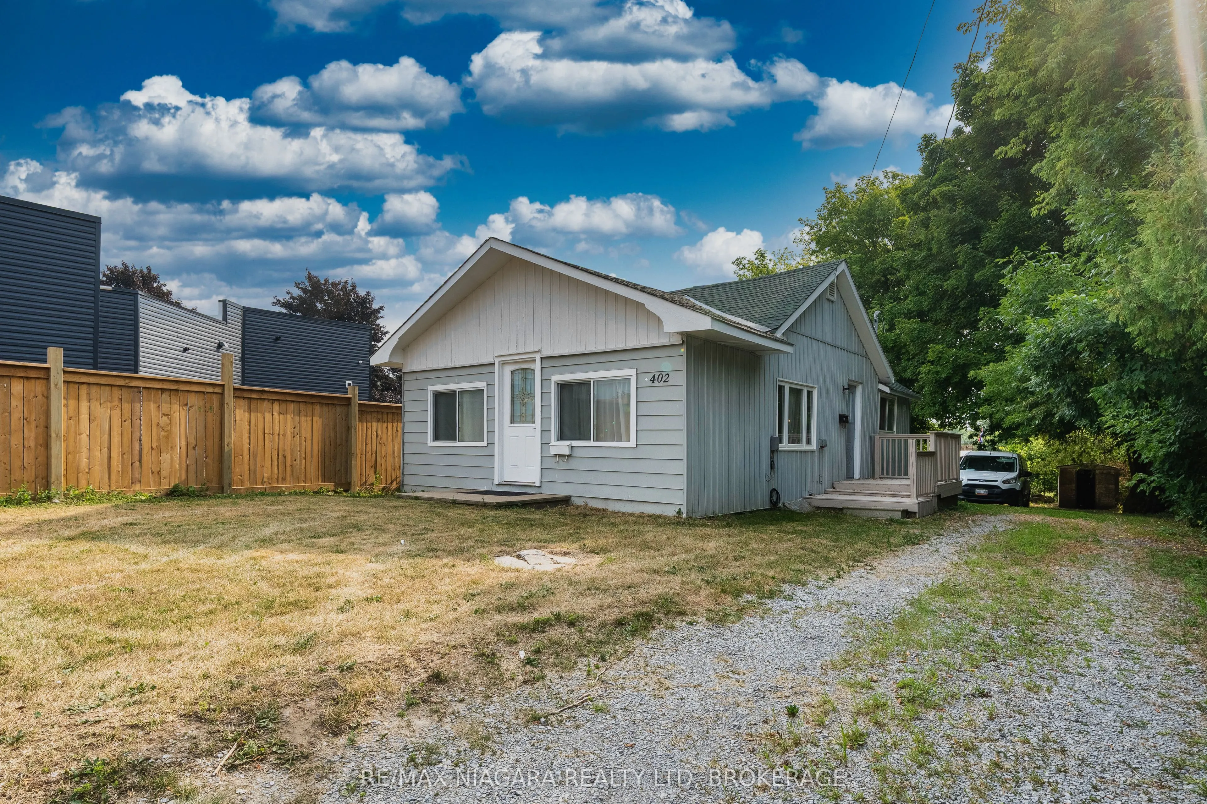402 The Queensway South