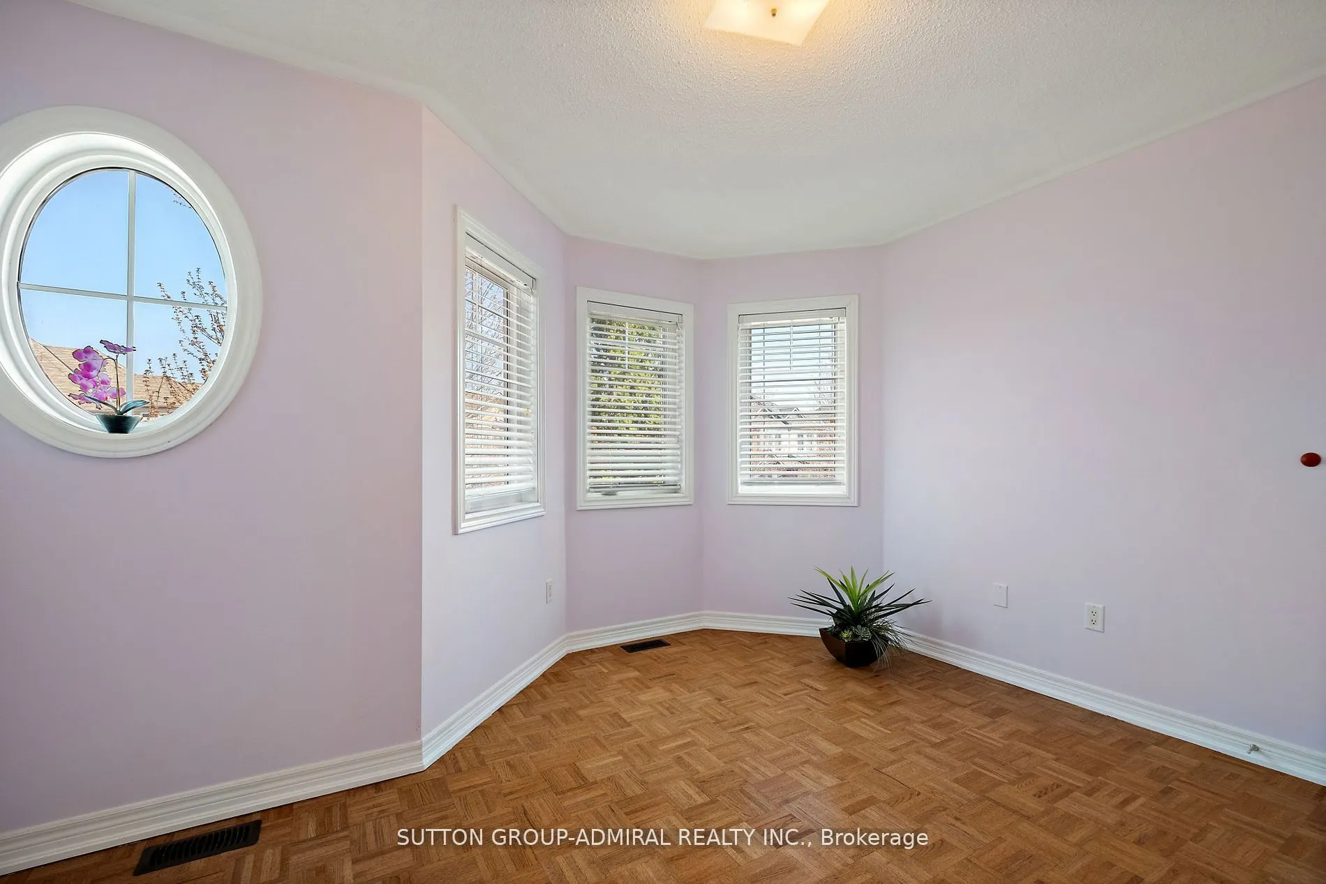 11 Thistle Avenue