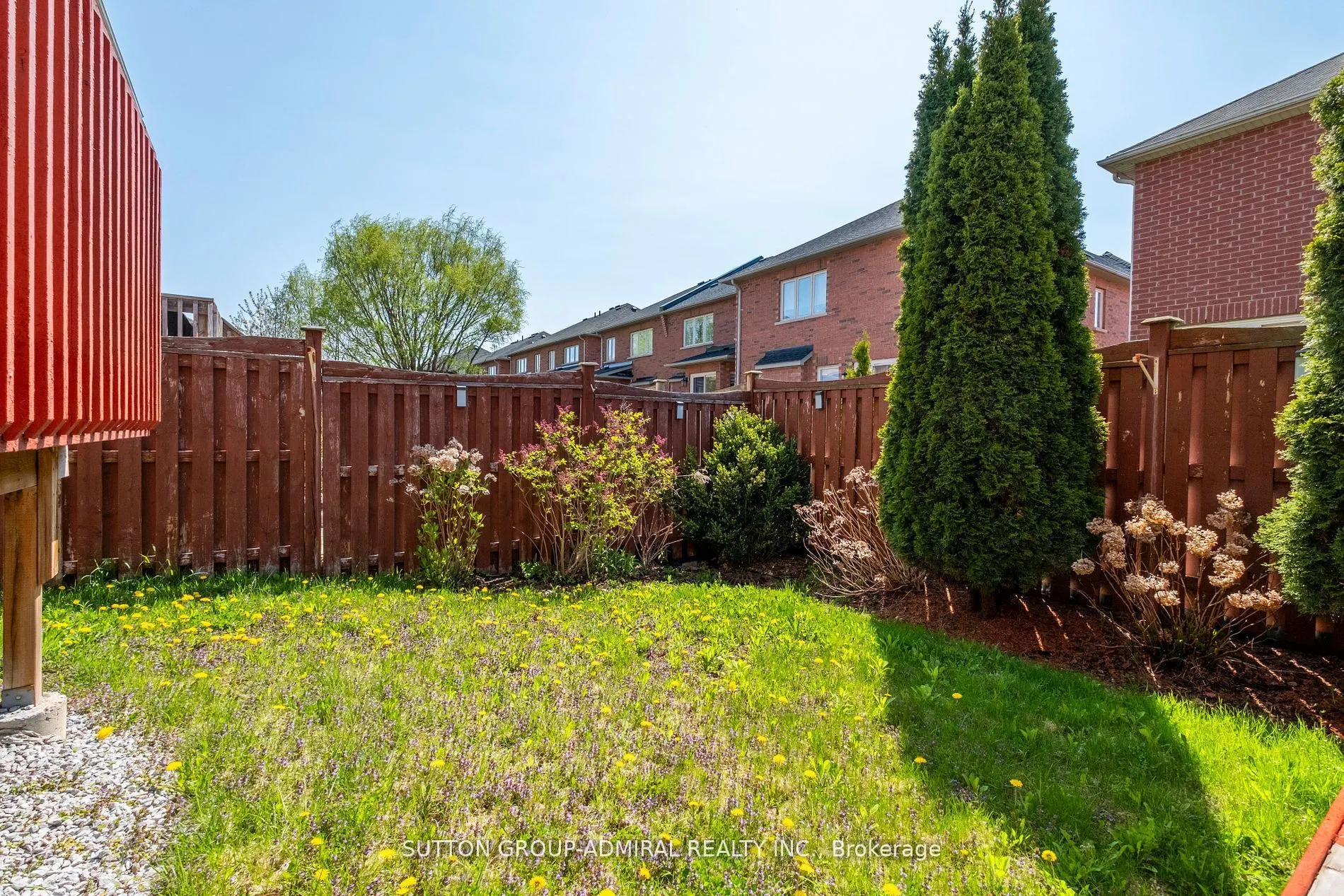 11 Thistle Avenue
