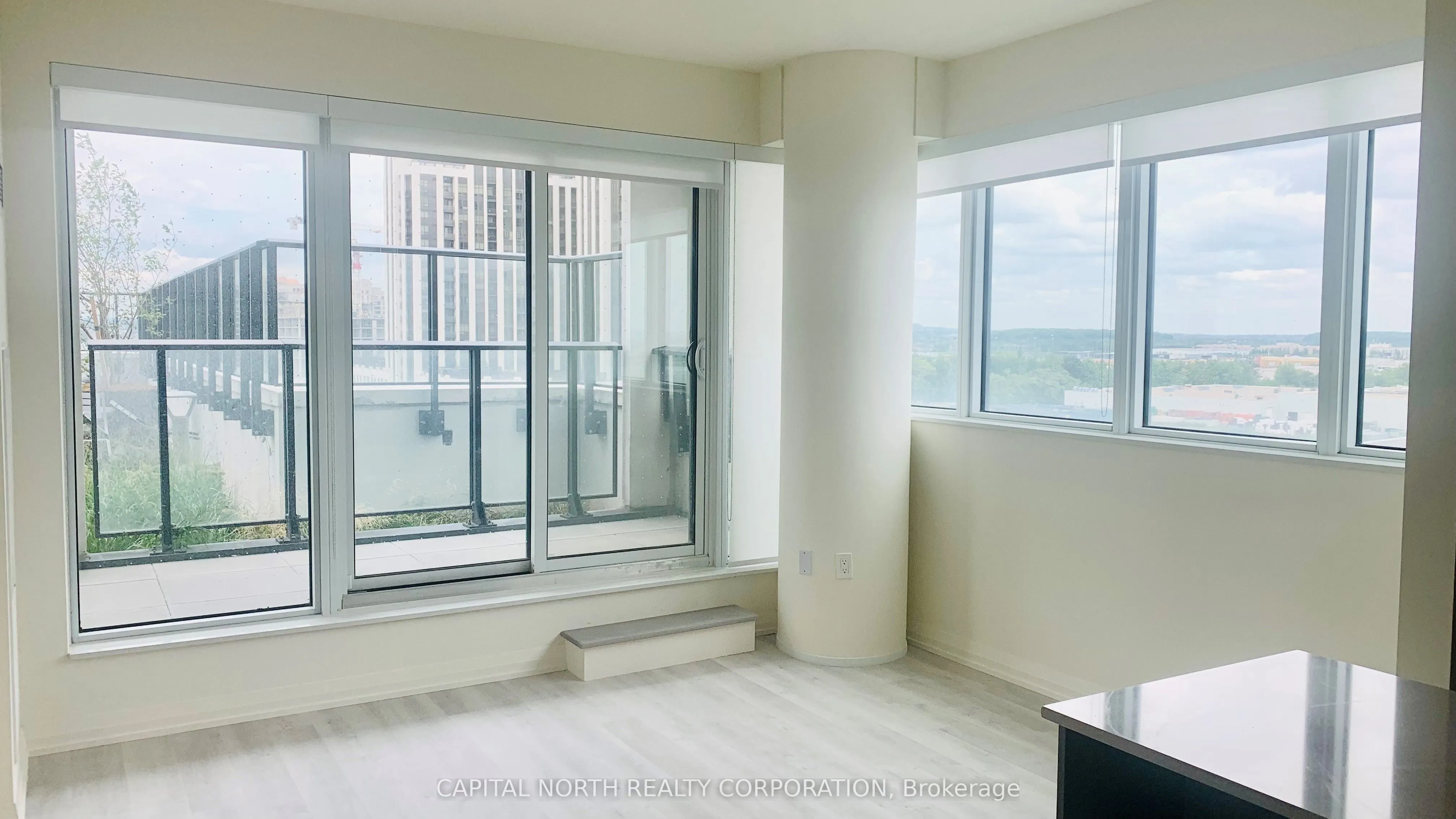 9000 Jane Street, #811