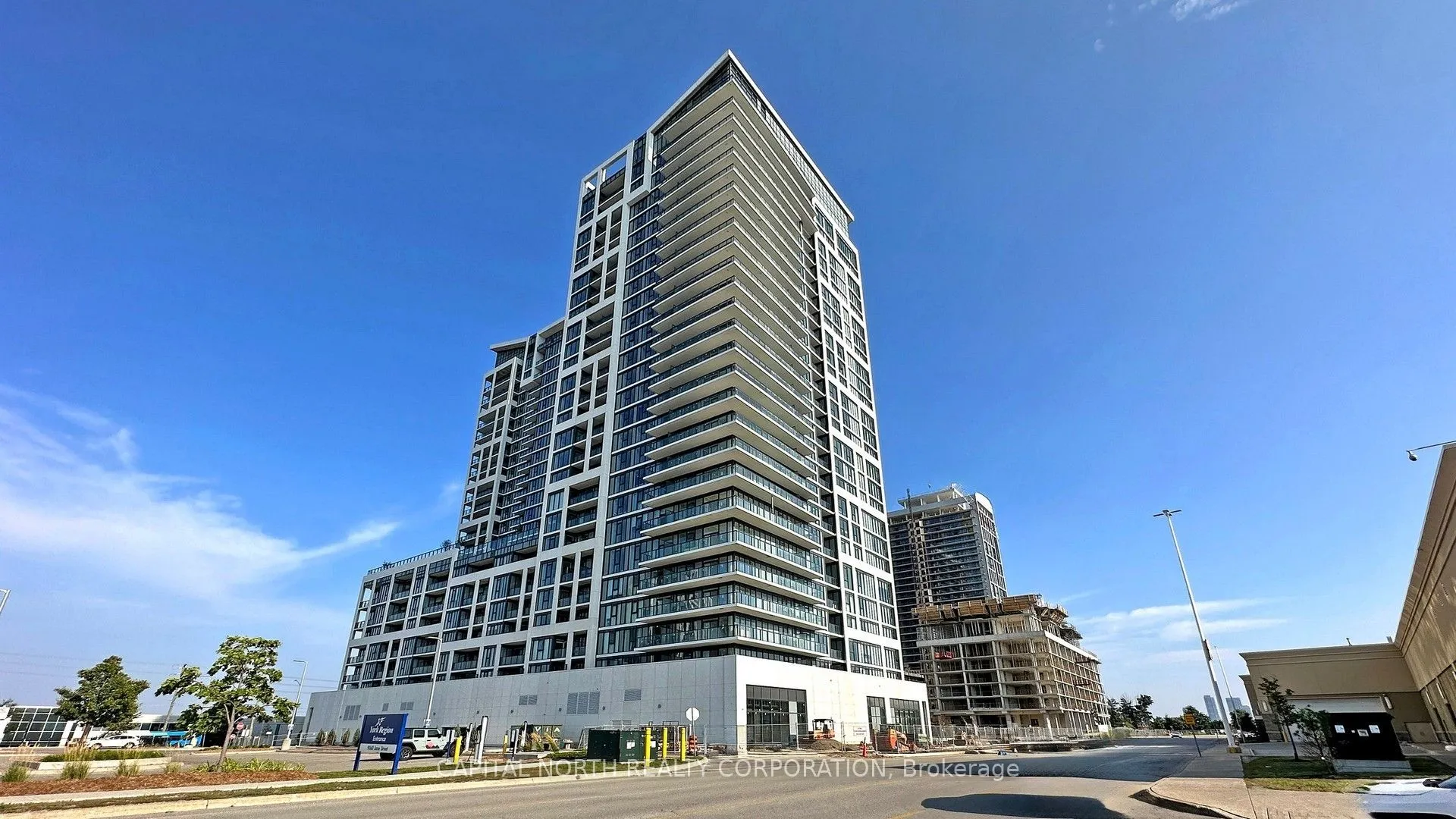 9000 Jane Street, #811