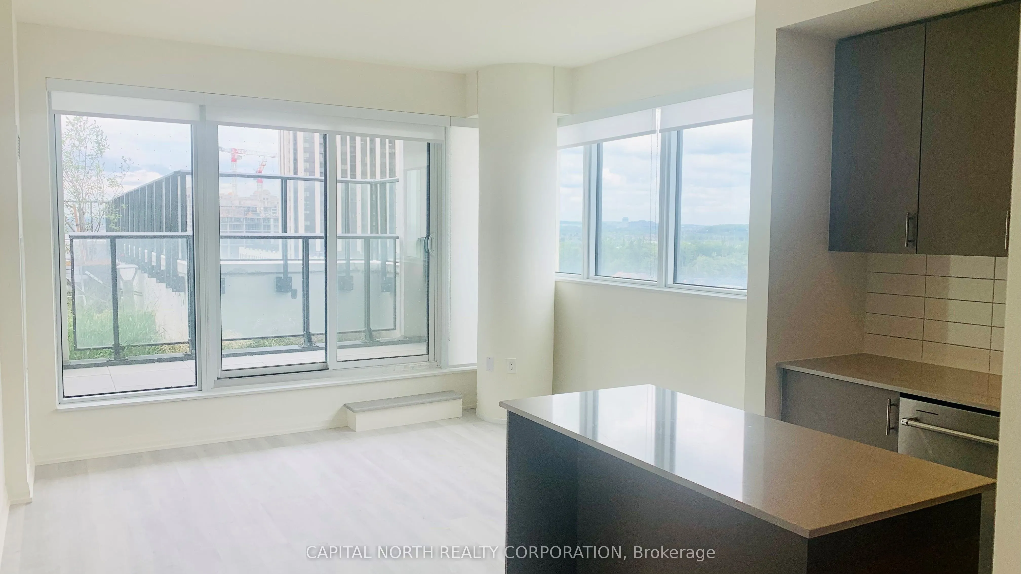 9000 Jane Street, #811