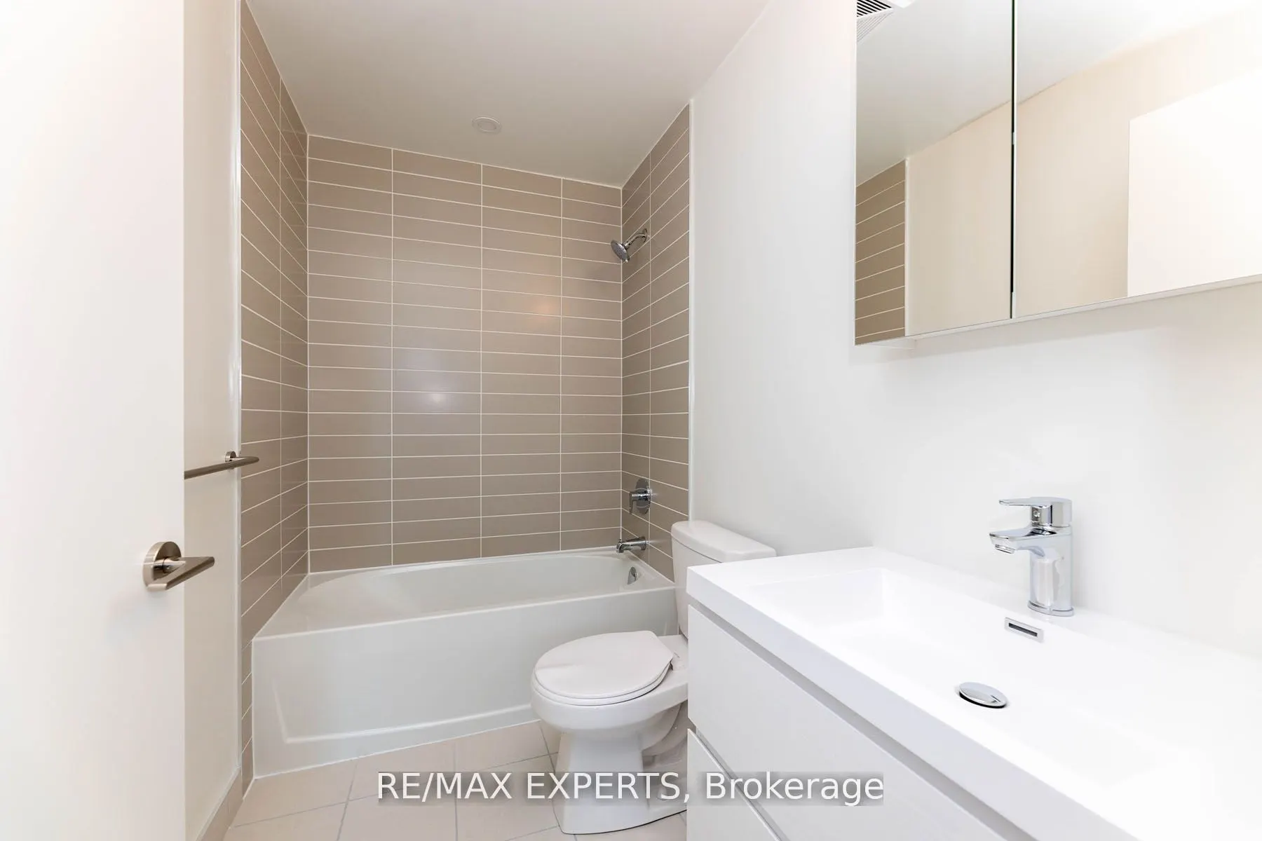 38 Simcoe Promenade Circle, #608C