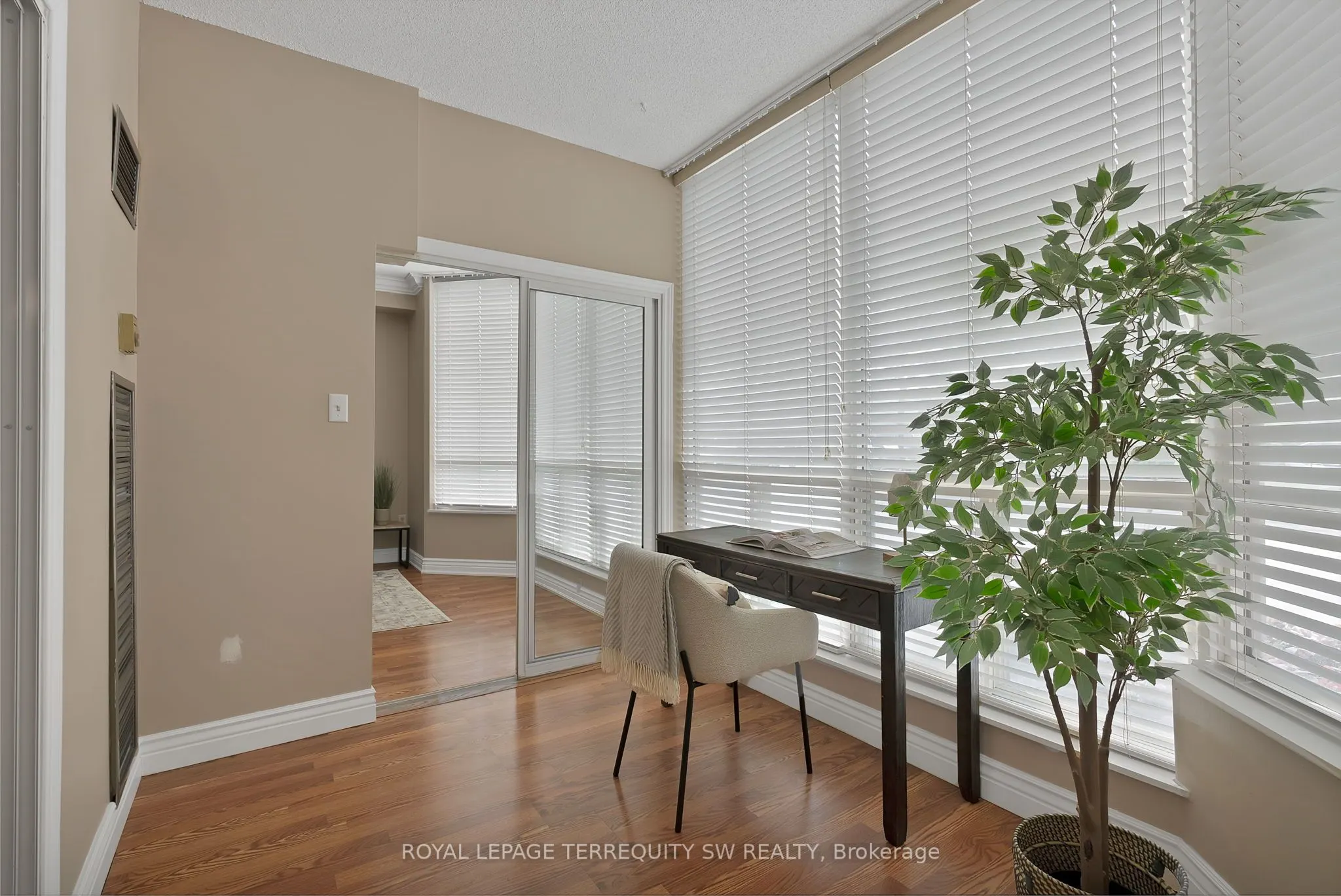 309 Major Mackenzie Drive E, #113