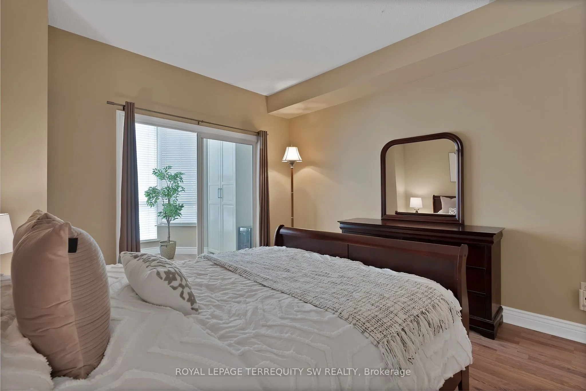 309 Major Mackenzie Drive E, #113