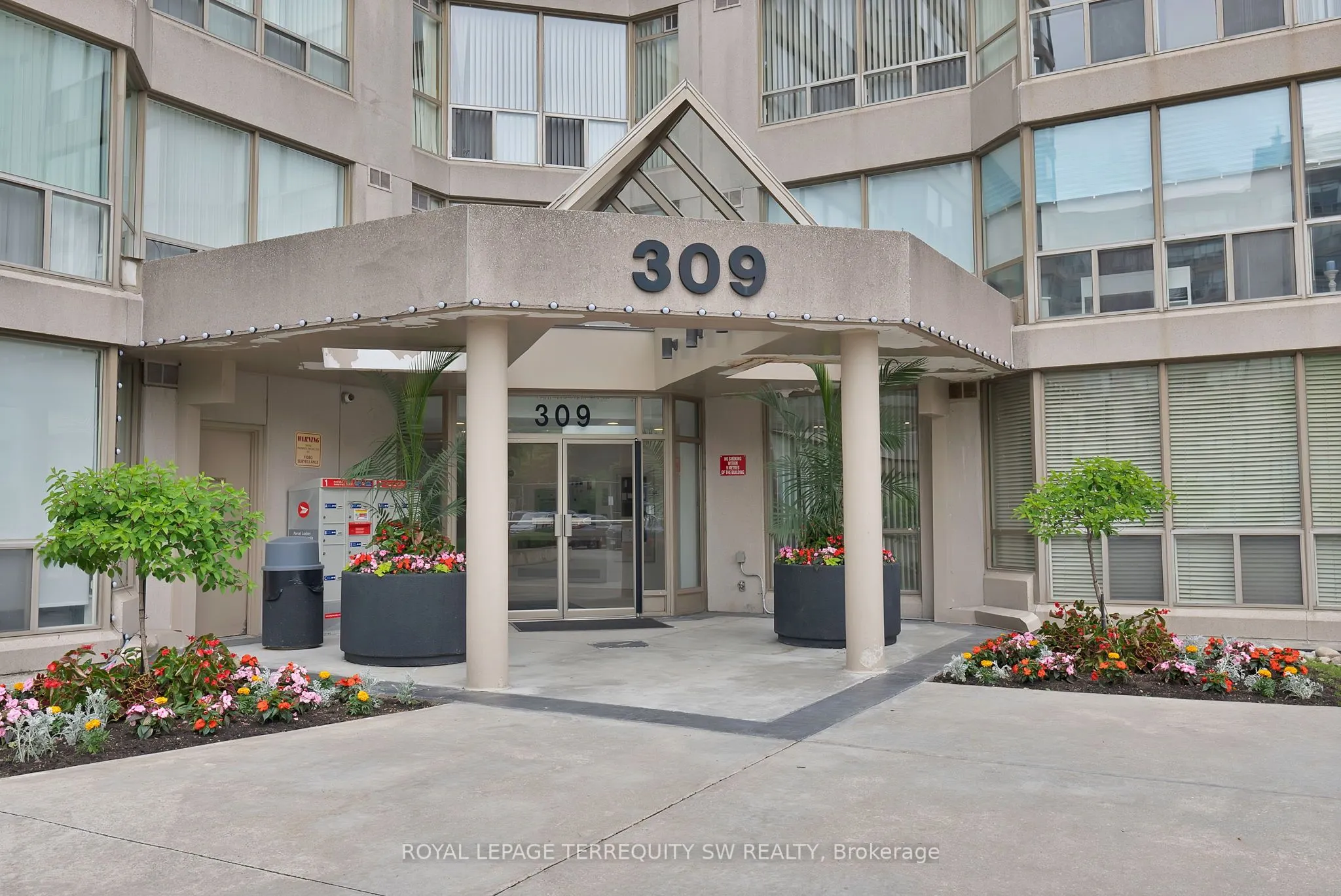 309 Major Mackenzie Drive E, #113