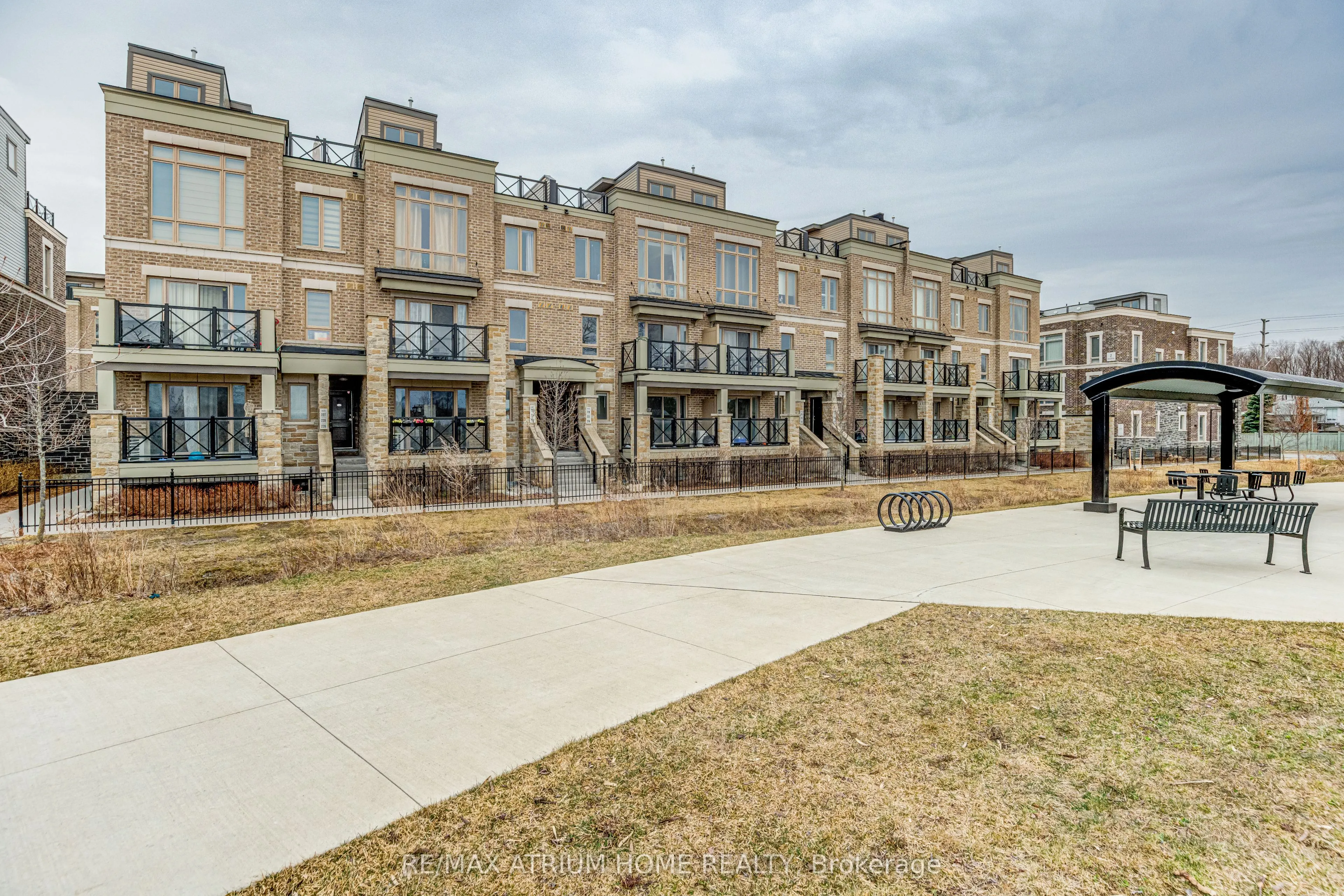 10 Dunsheath Way, #220