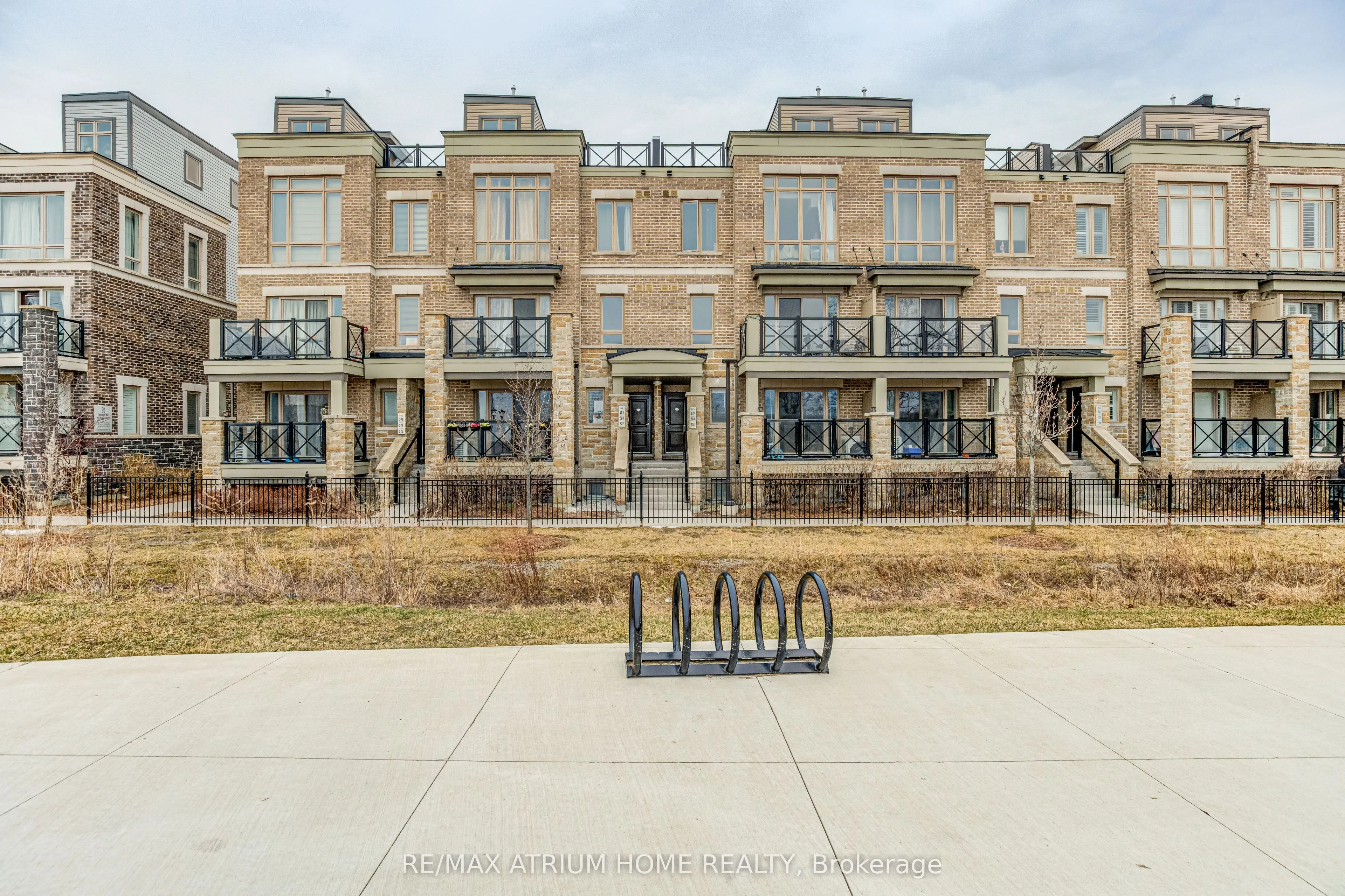 10 Dunsheath Way, #220
