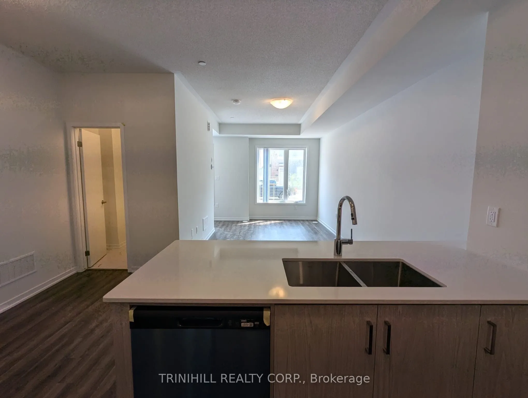121 Honeycrisp Crescent, #253