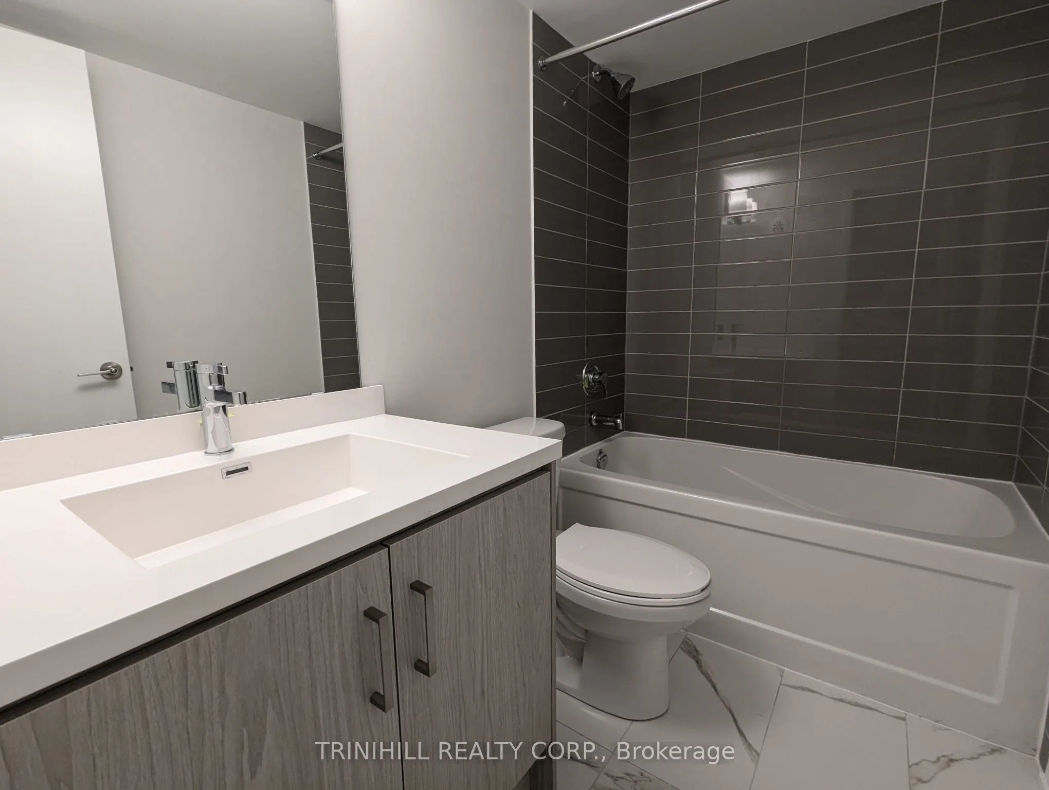 121 Honeycrisp Crescent, #253