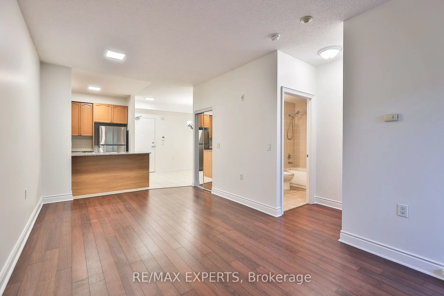 8201 ISLINGTON Avenue, #319