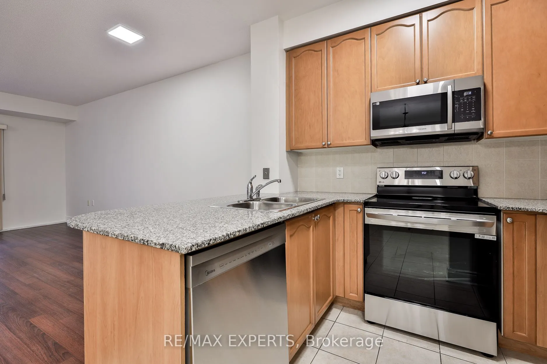 8201 ISLINGTON Avenue, #319