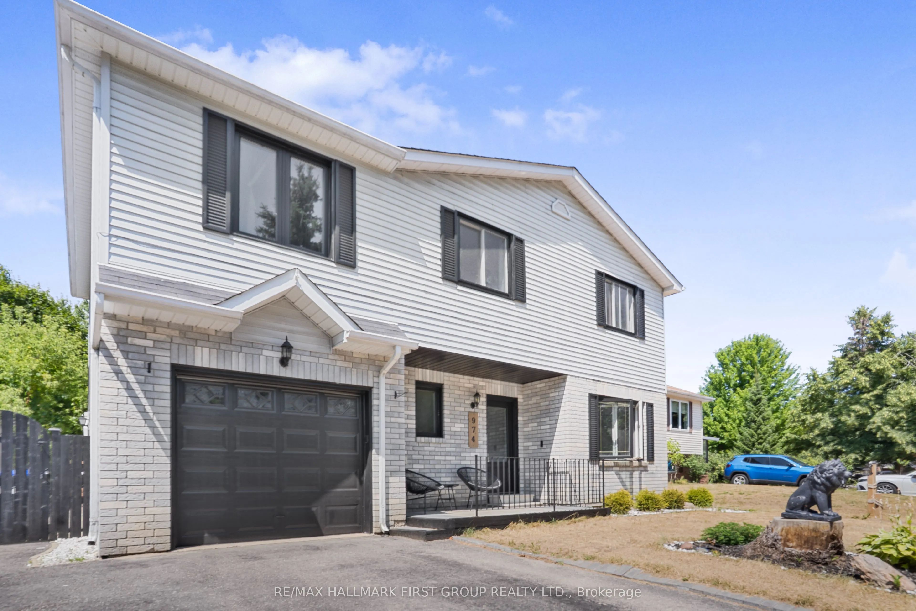 974 Vance Crescent