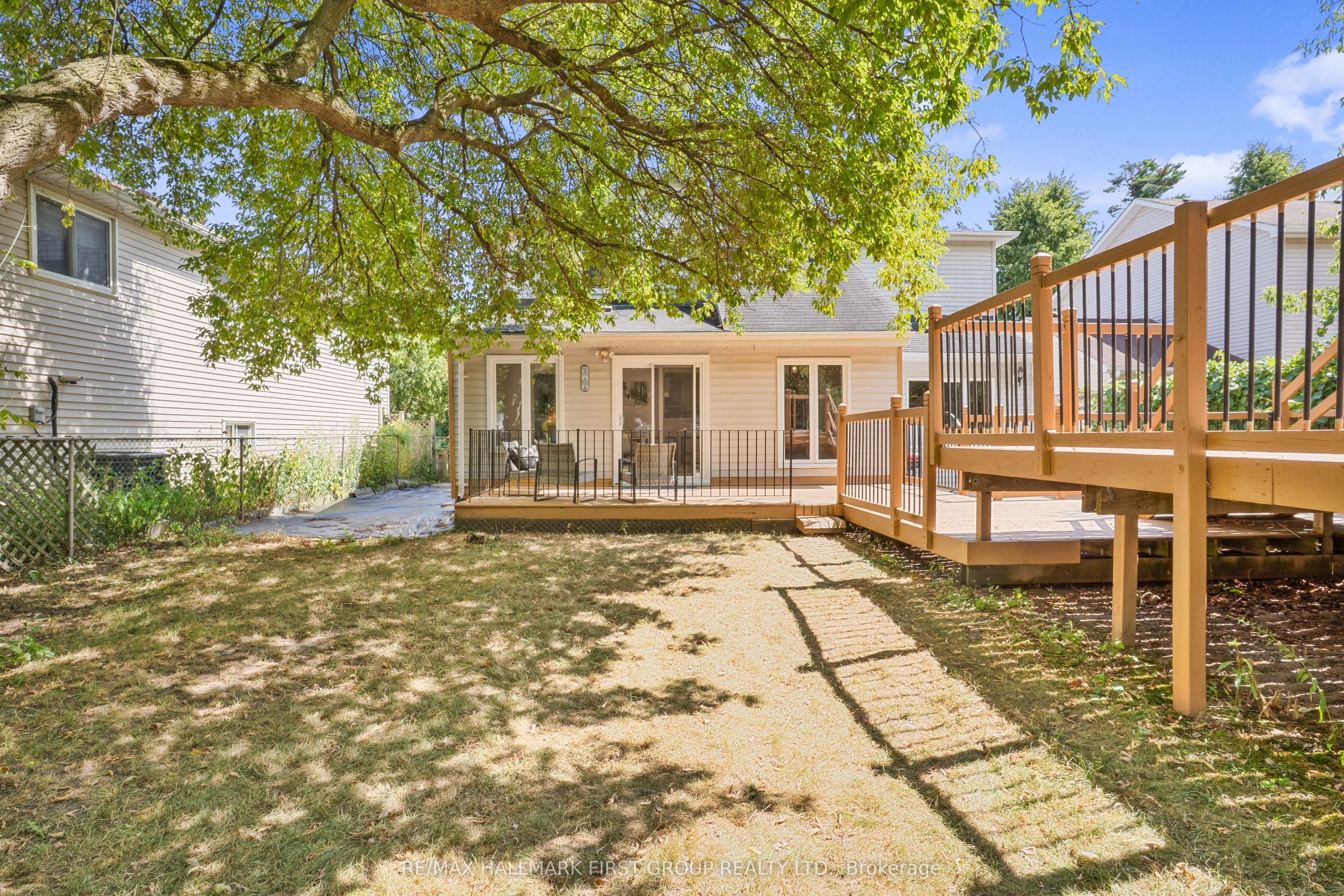 974 Vance Crescent
