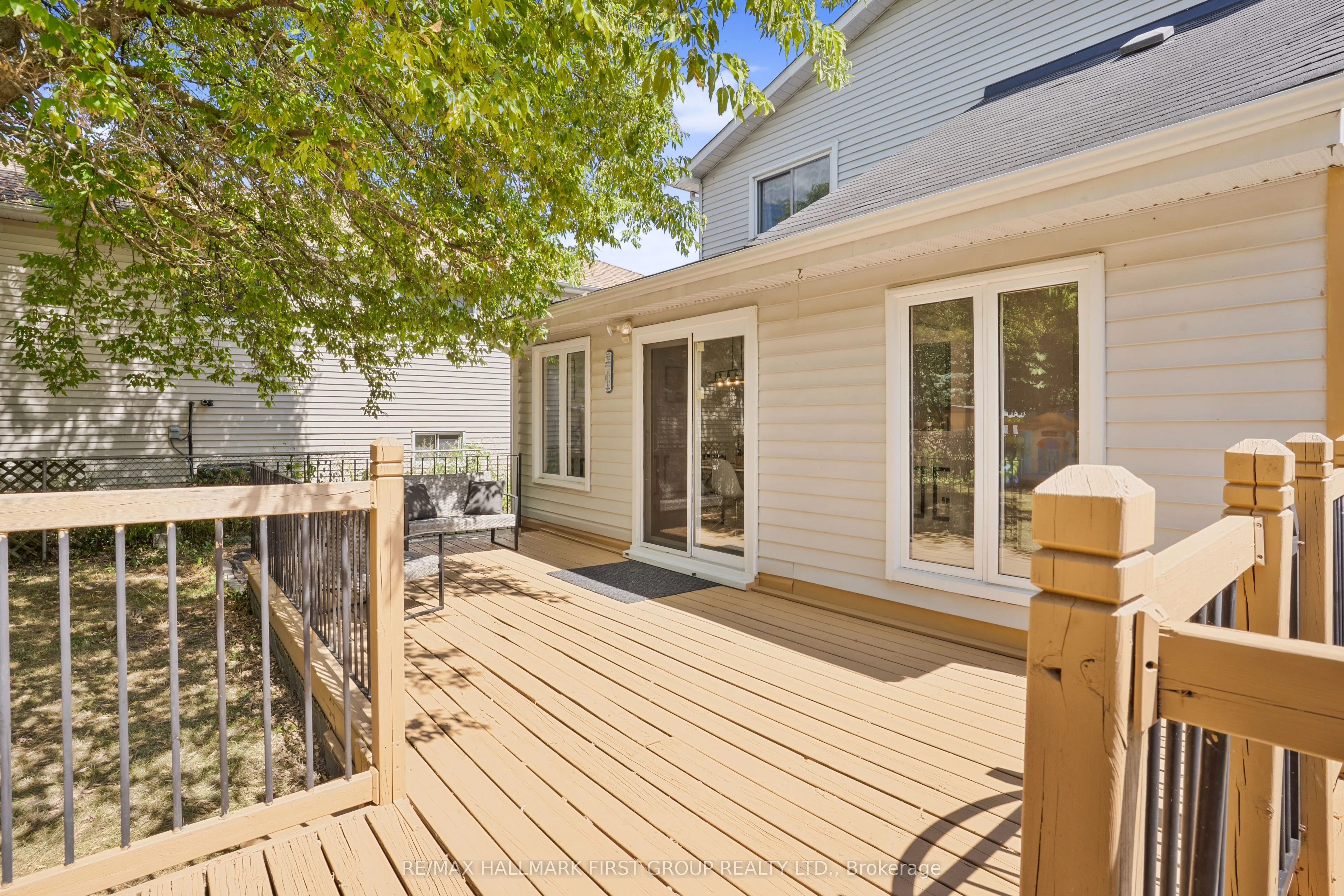 974 Vance Crescent