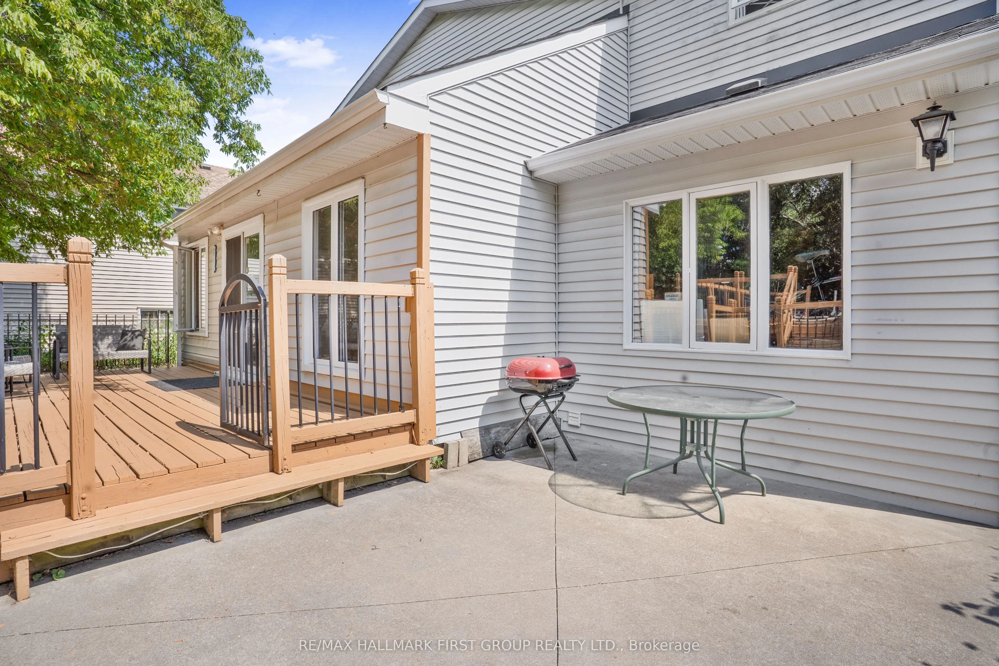 974 Vance Crescent