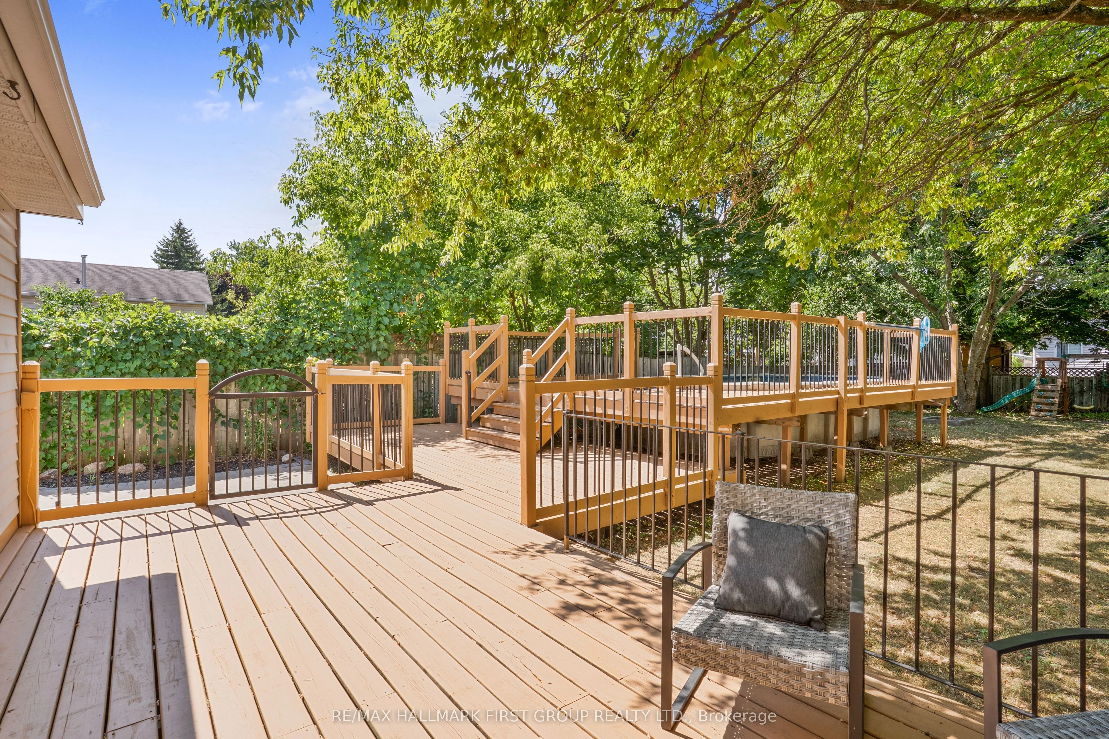 974 Vance Crescent