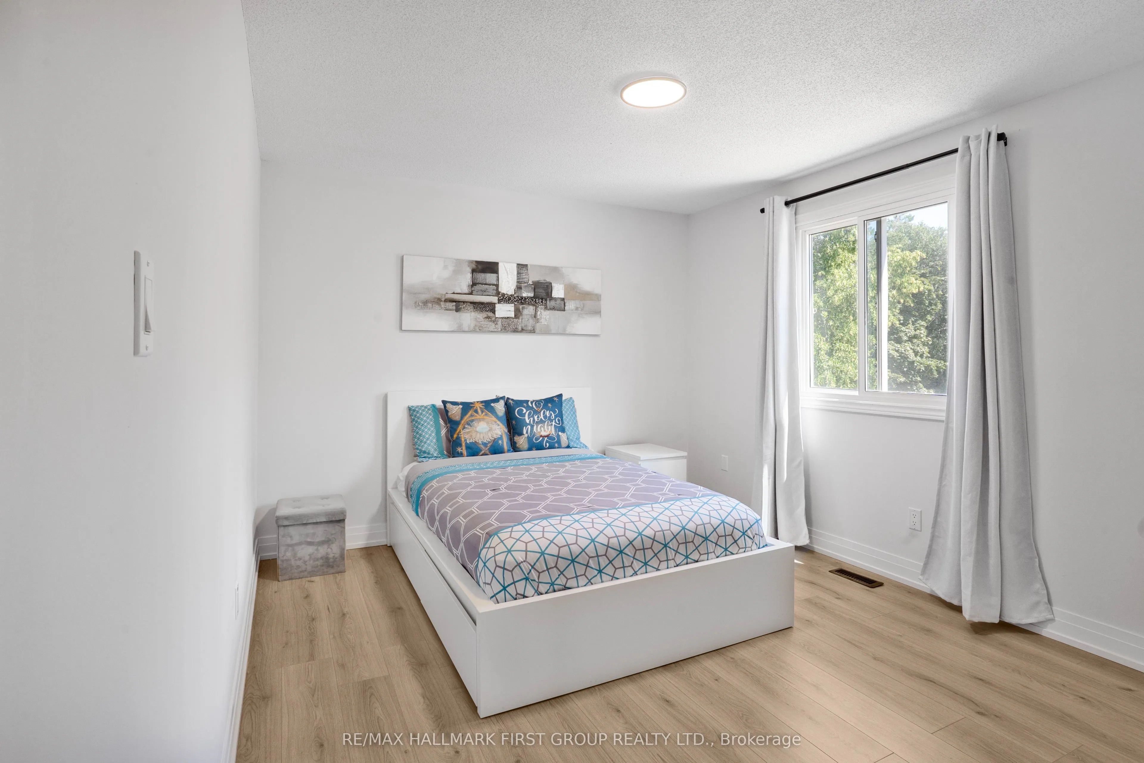 974 Vance Crescent