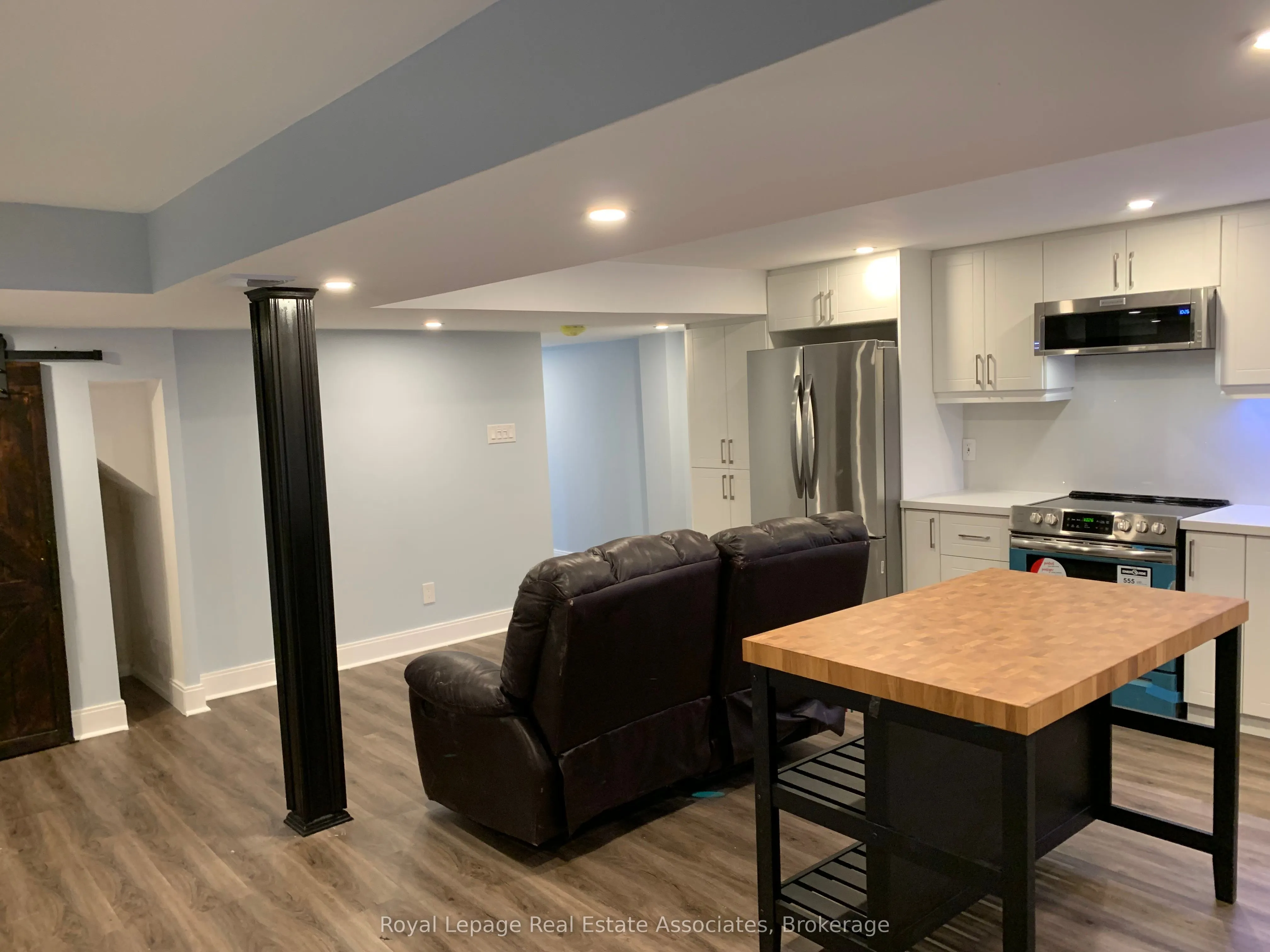 114 Sail Crescent, #(Lower)