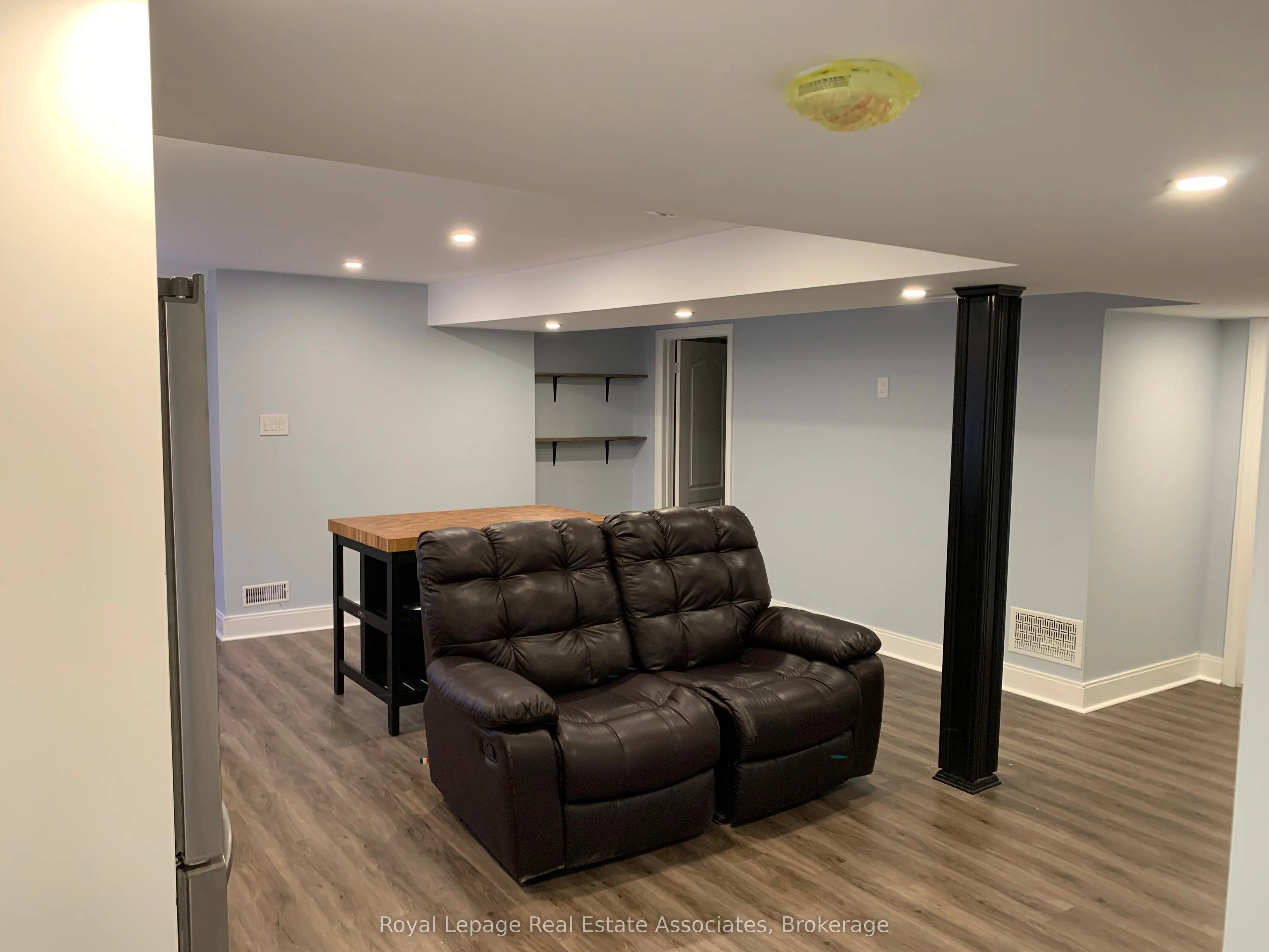 114 Sail Crescent, #(Lower)