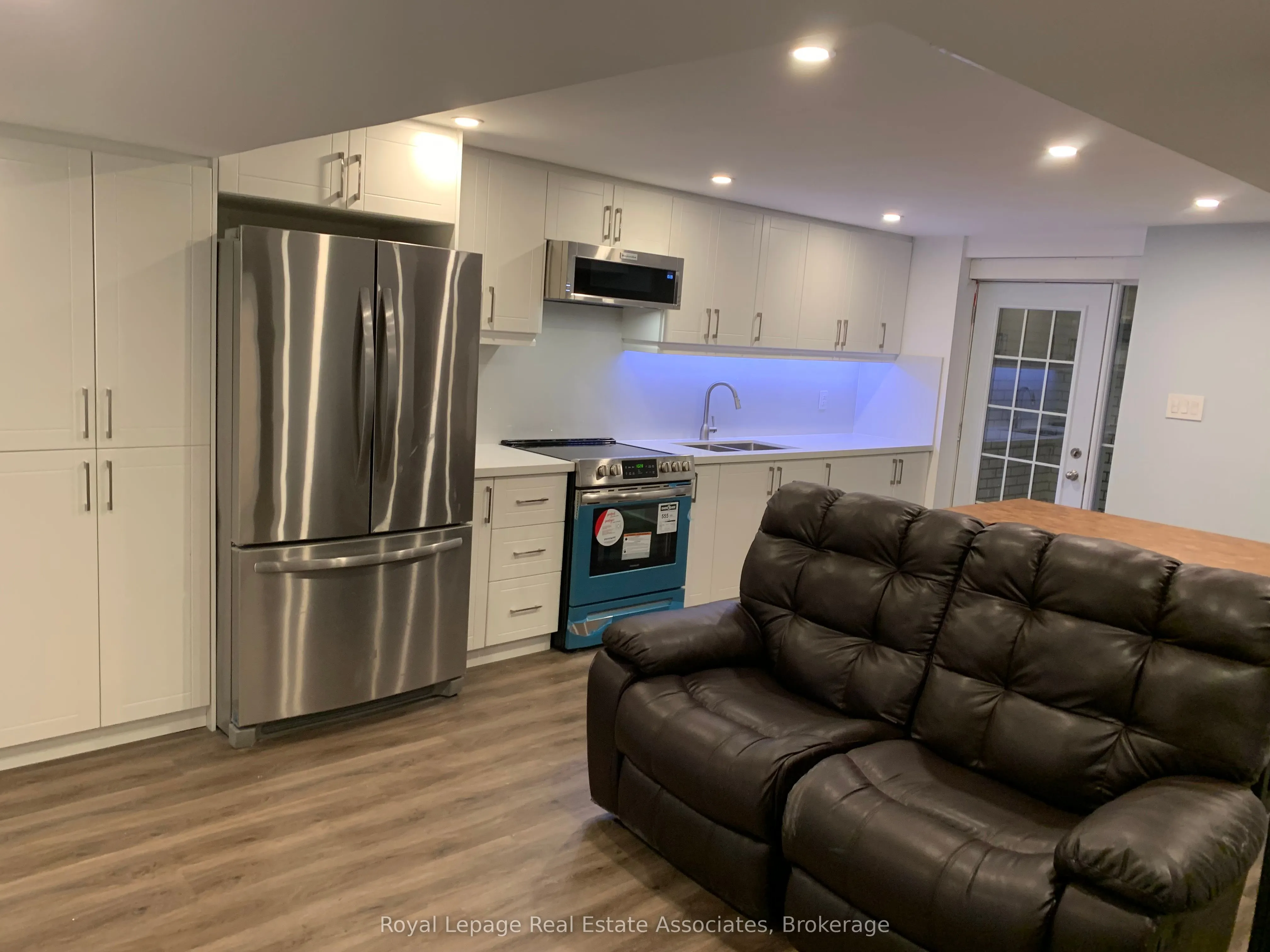 114 Sail Crescent, #(Lower)