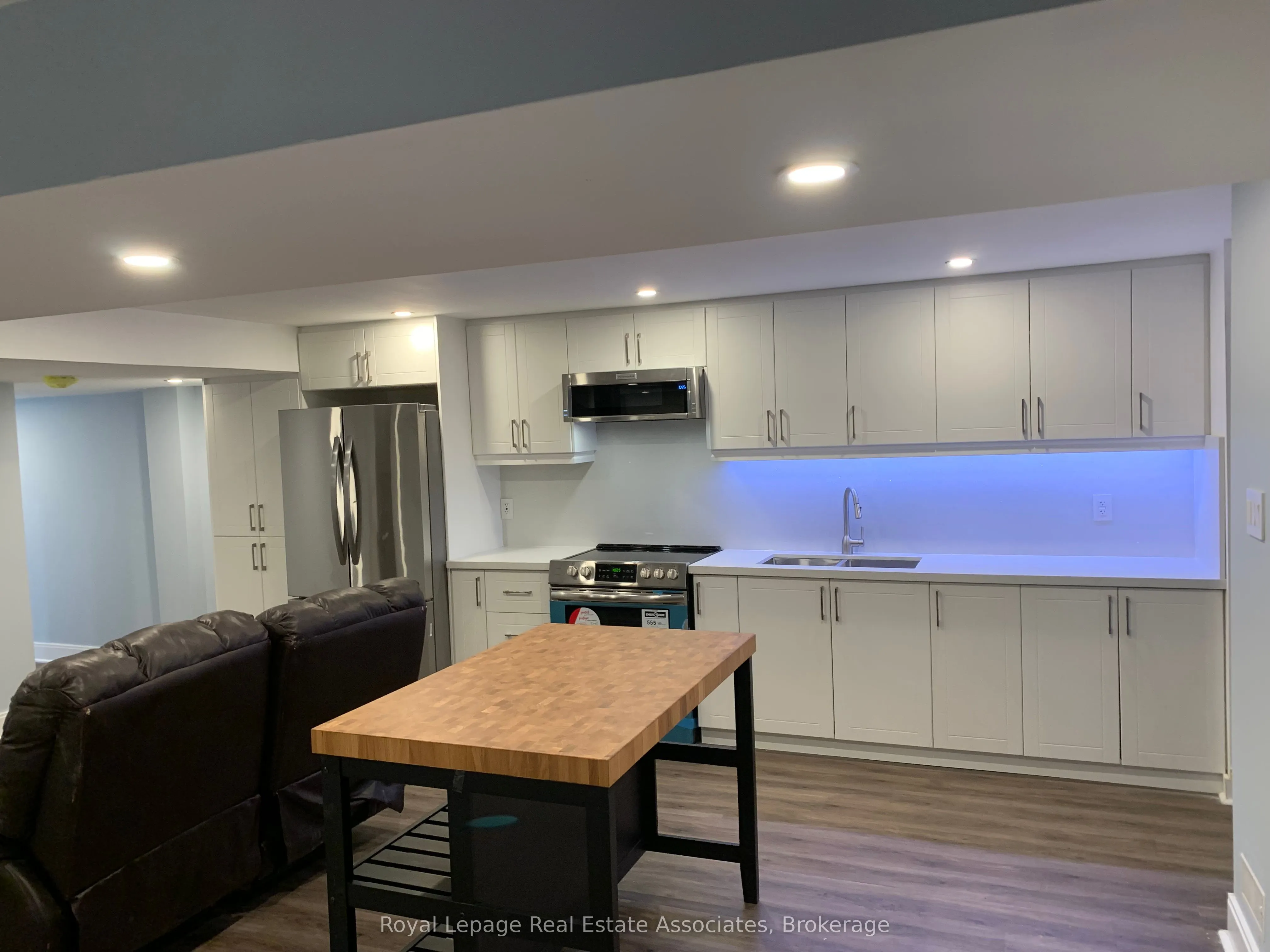 114 Sail Crescent, #(Lower)