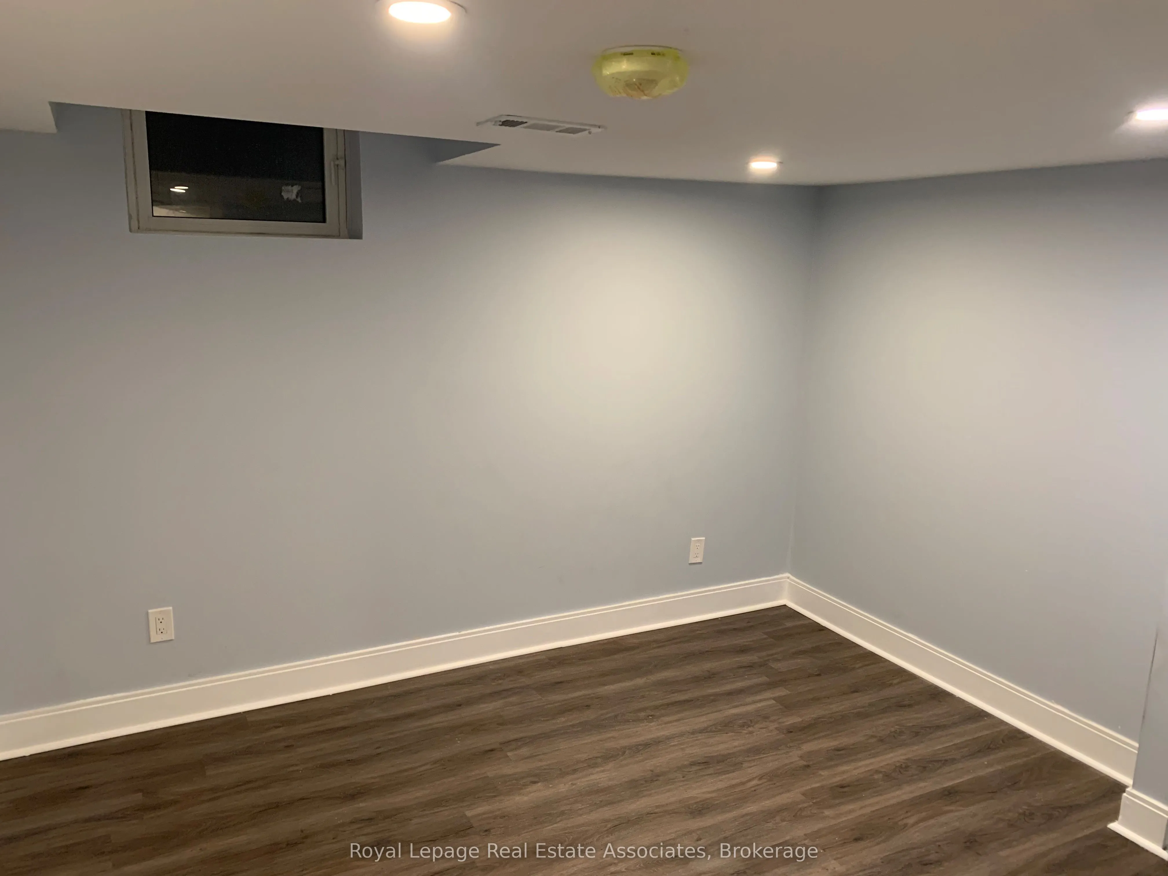 114 Sail Crescent, #(Lower)