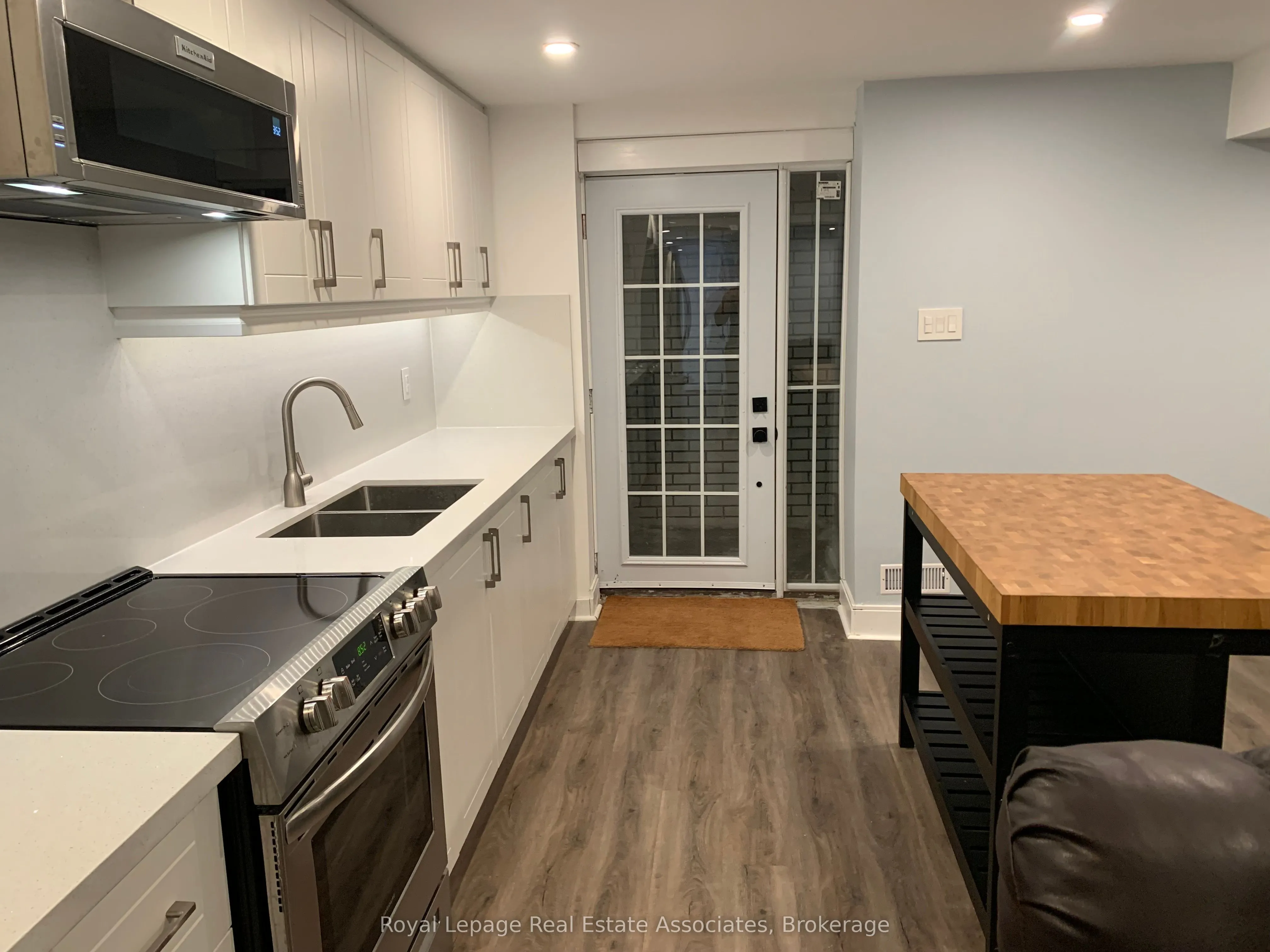 114 Sail Crescent, #(Lower)