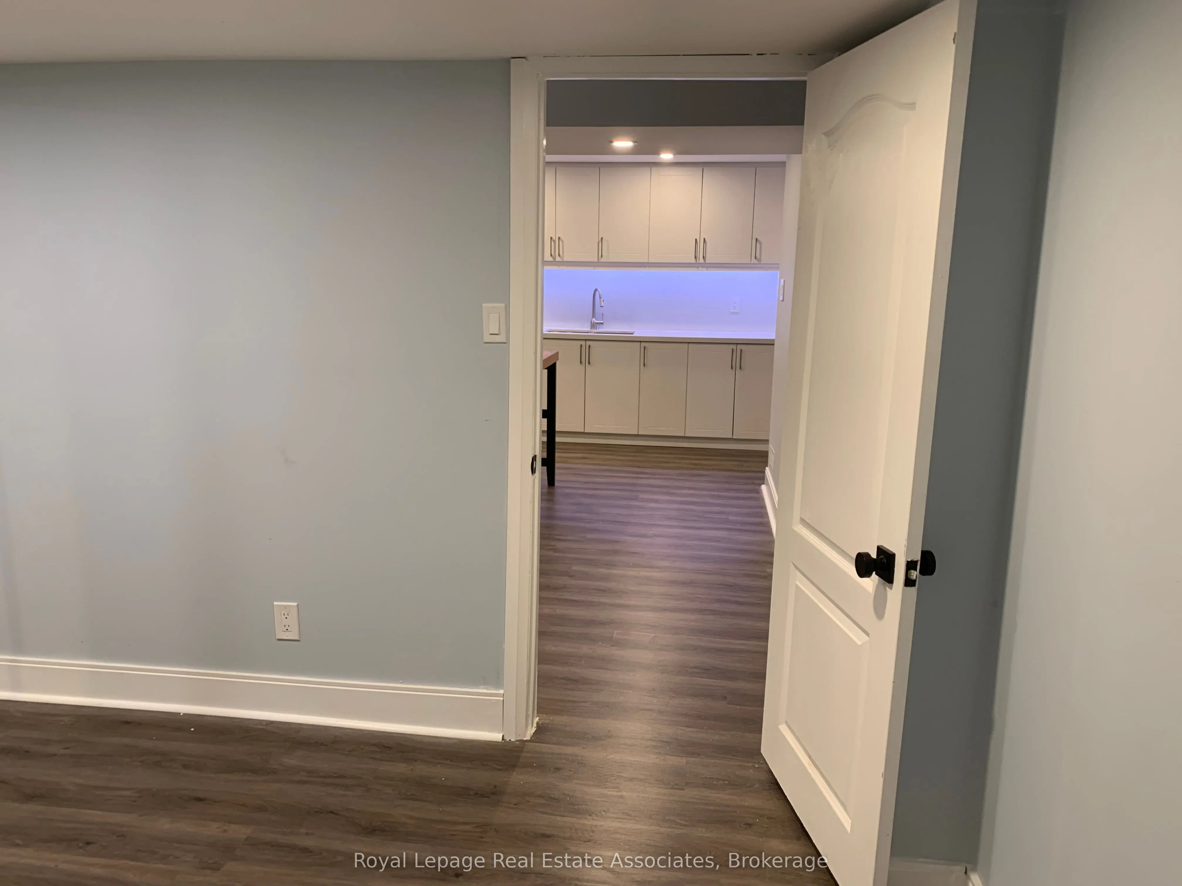 114 Sail Crescent, #(Lower)