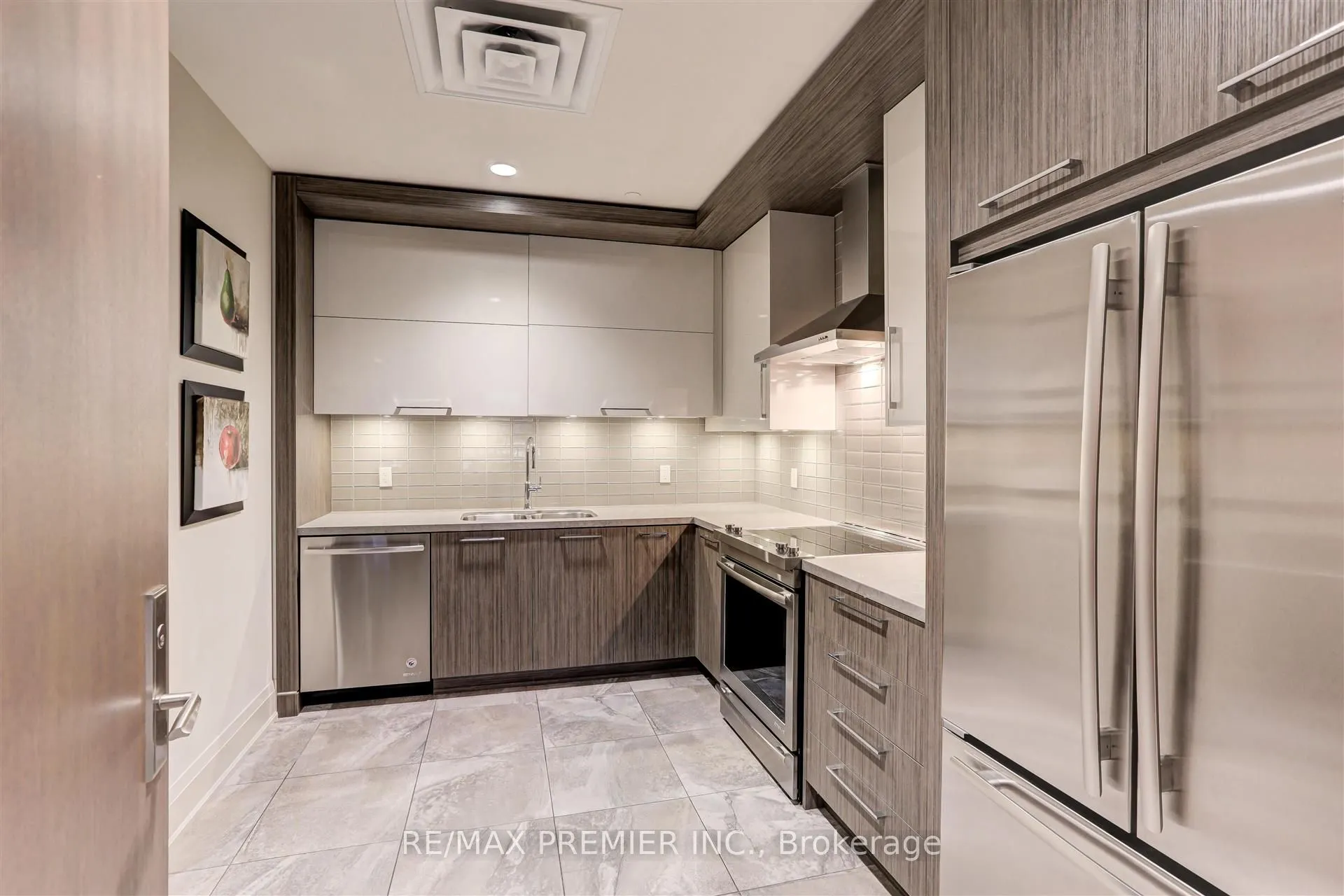 9909 Pine Valley Drive, #111