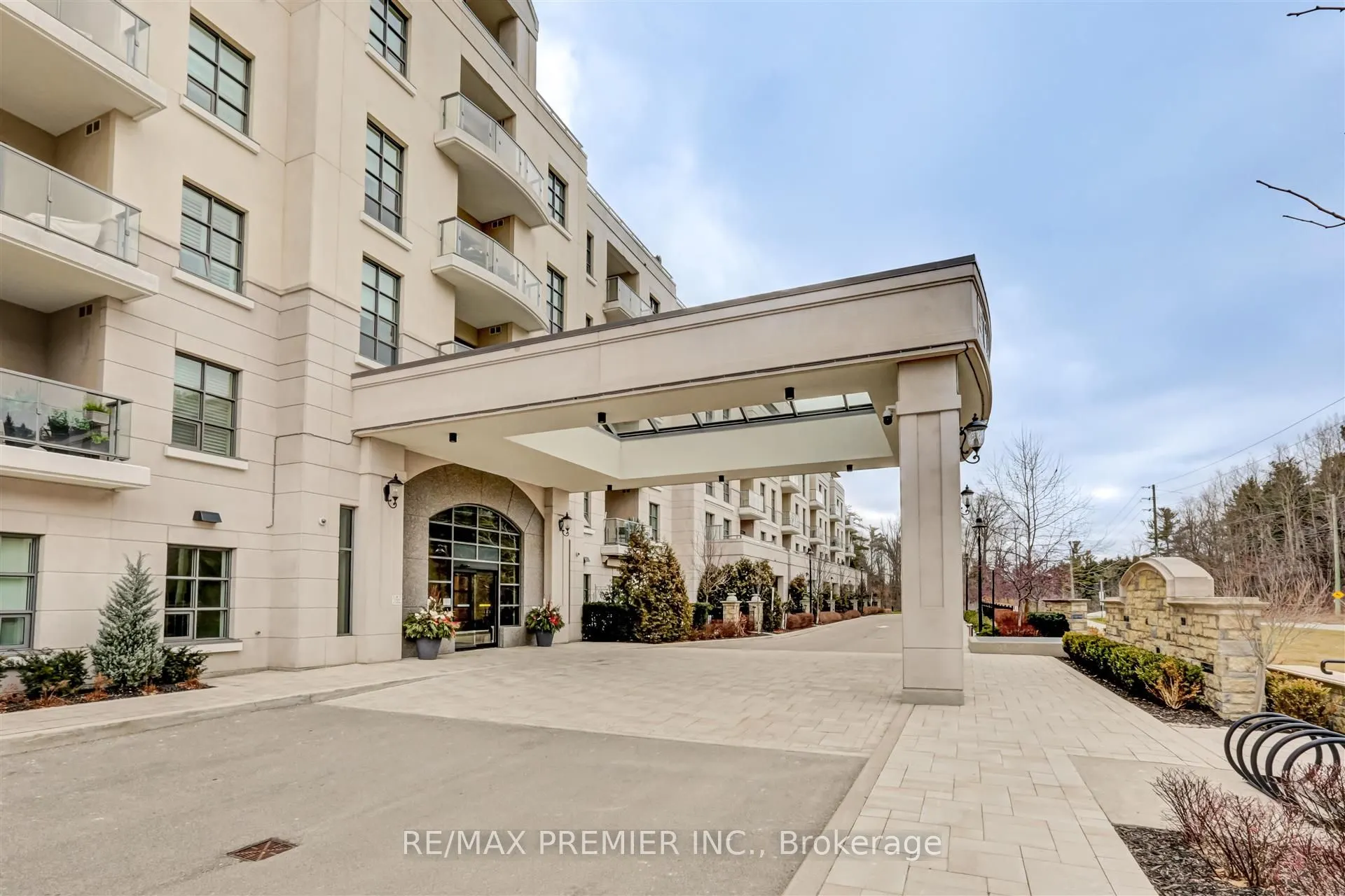 9909 Pine Valley Drive, #111