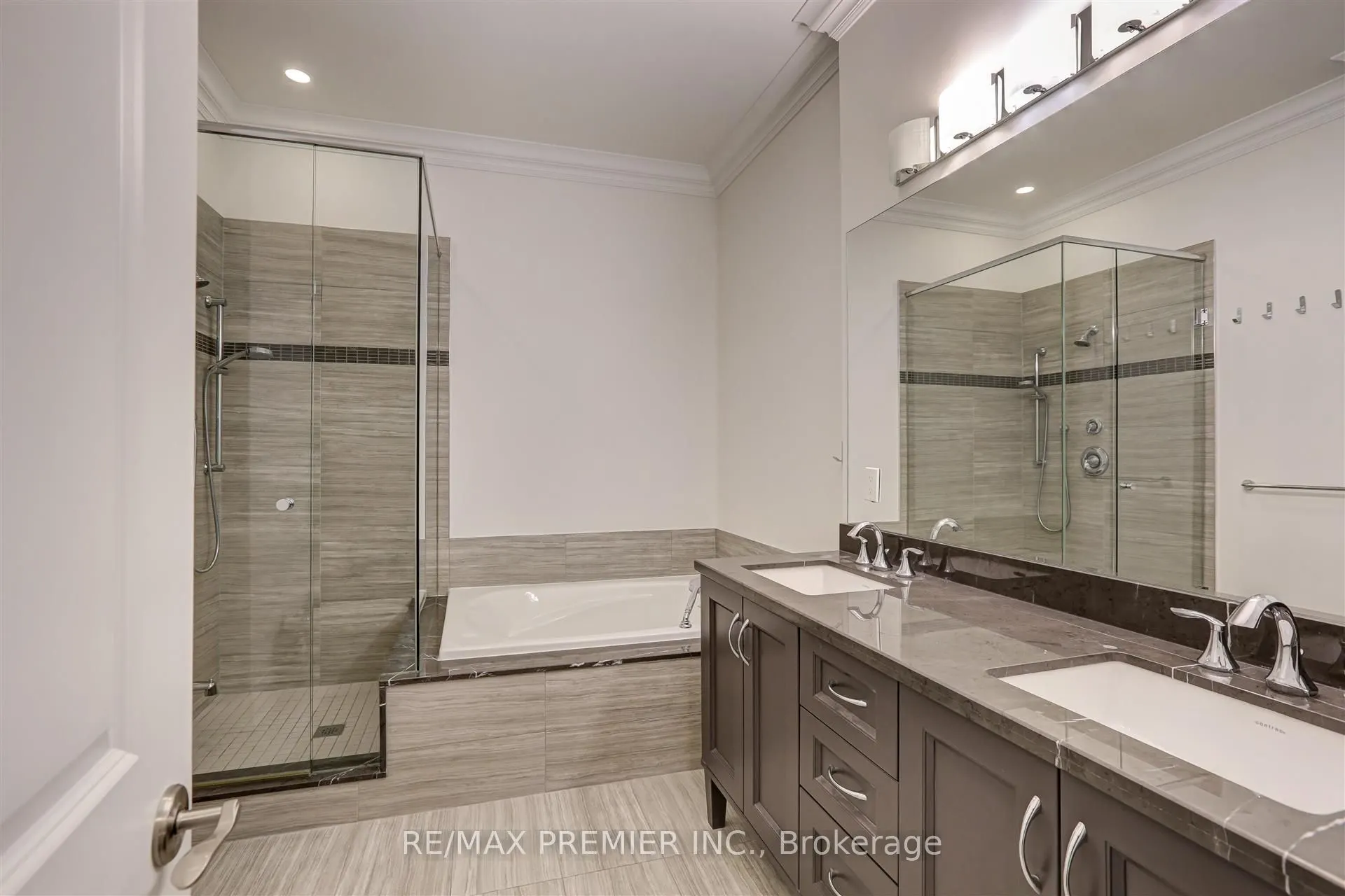 9909 Pine Valley Drive, #111