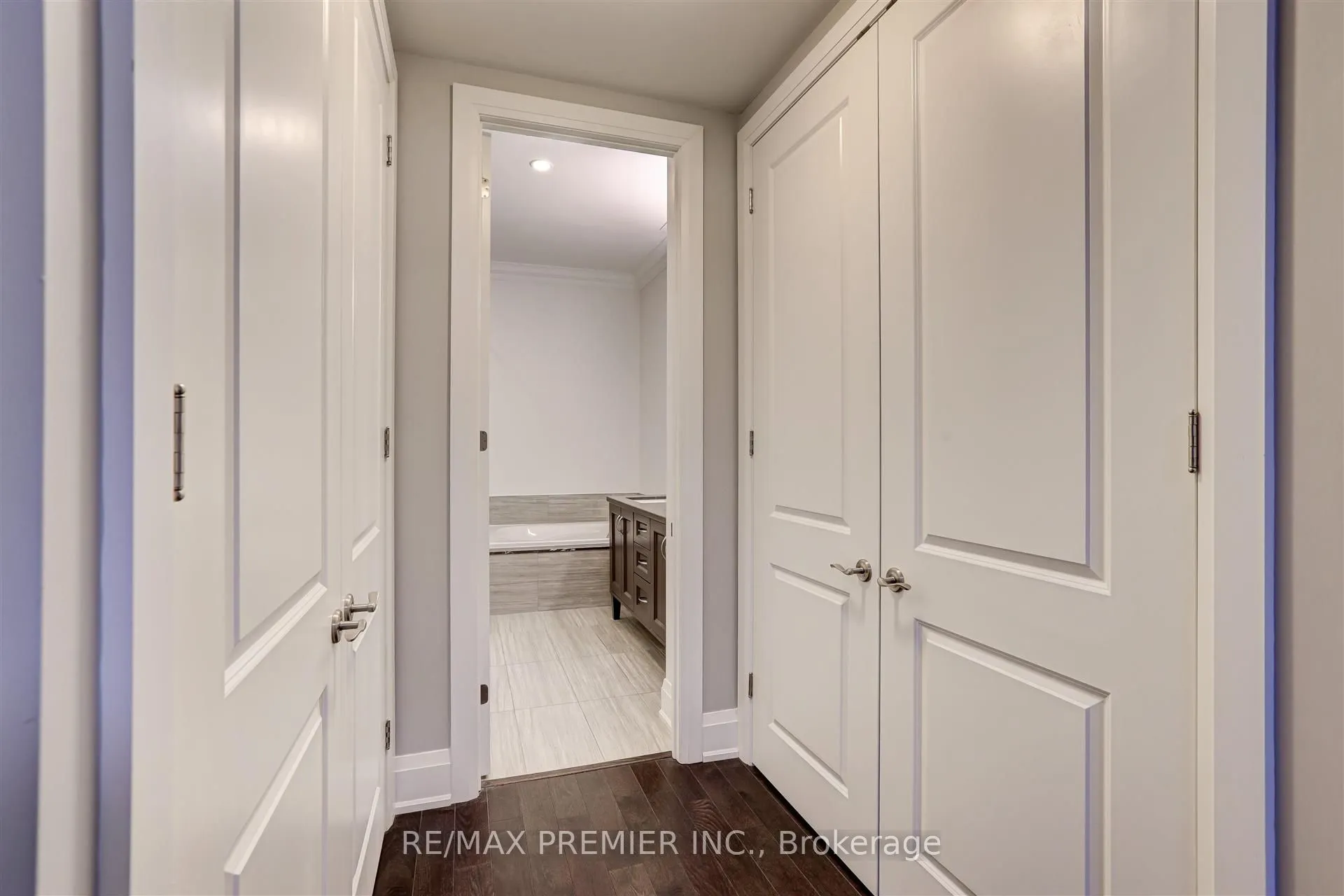 9909 Pine Valley Drive, #111