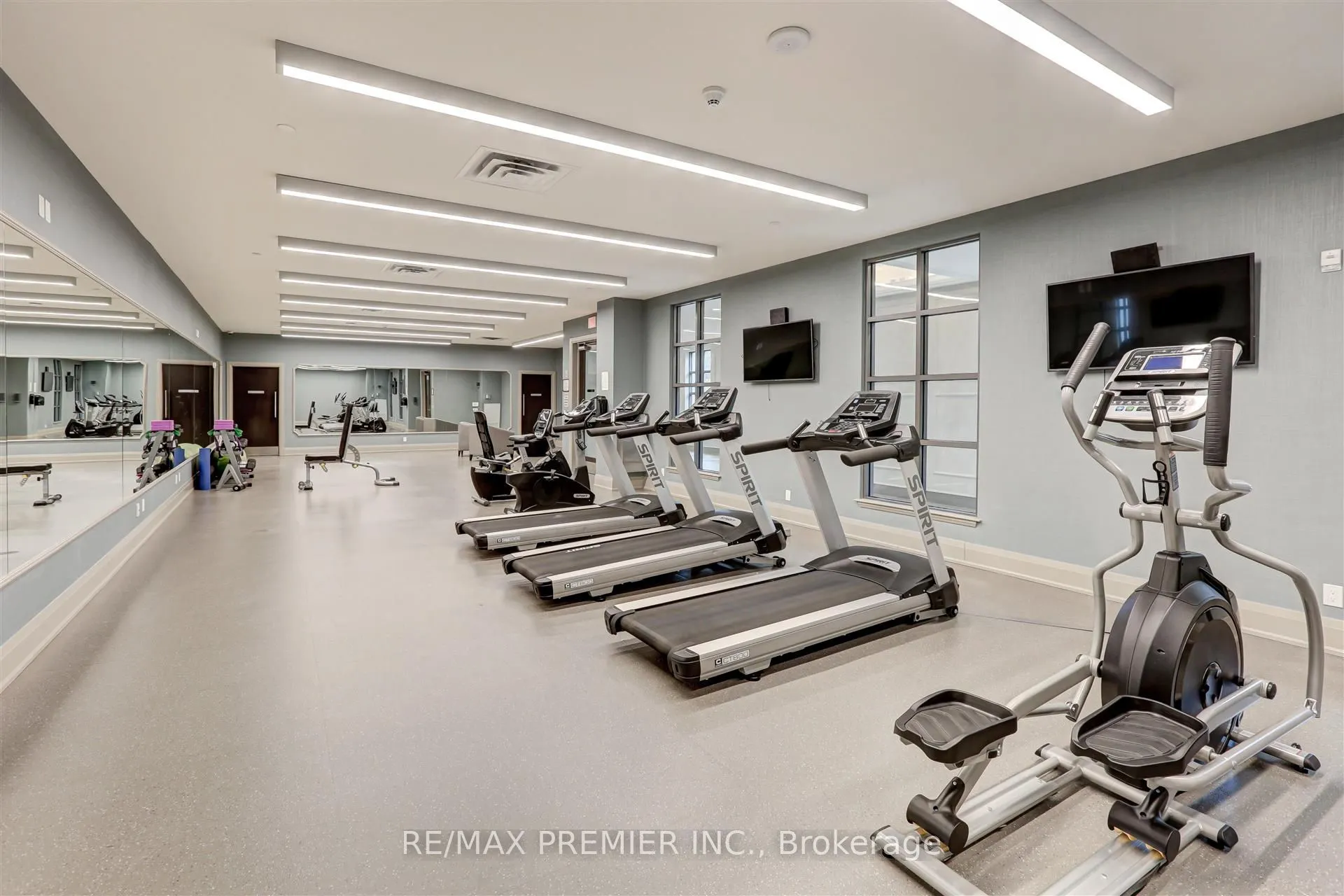 9909 Pine Valley Drive, #111
