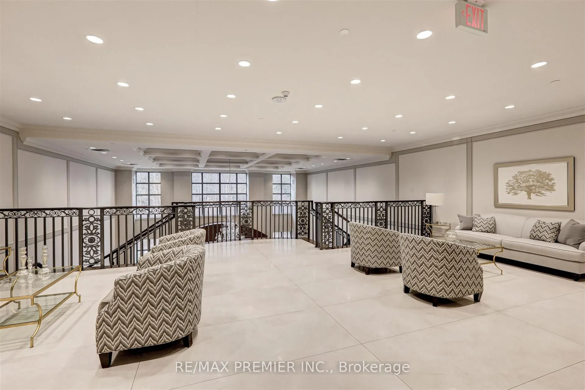 9909 Pine Valley Drive, #111