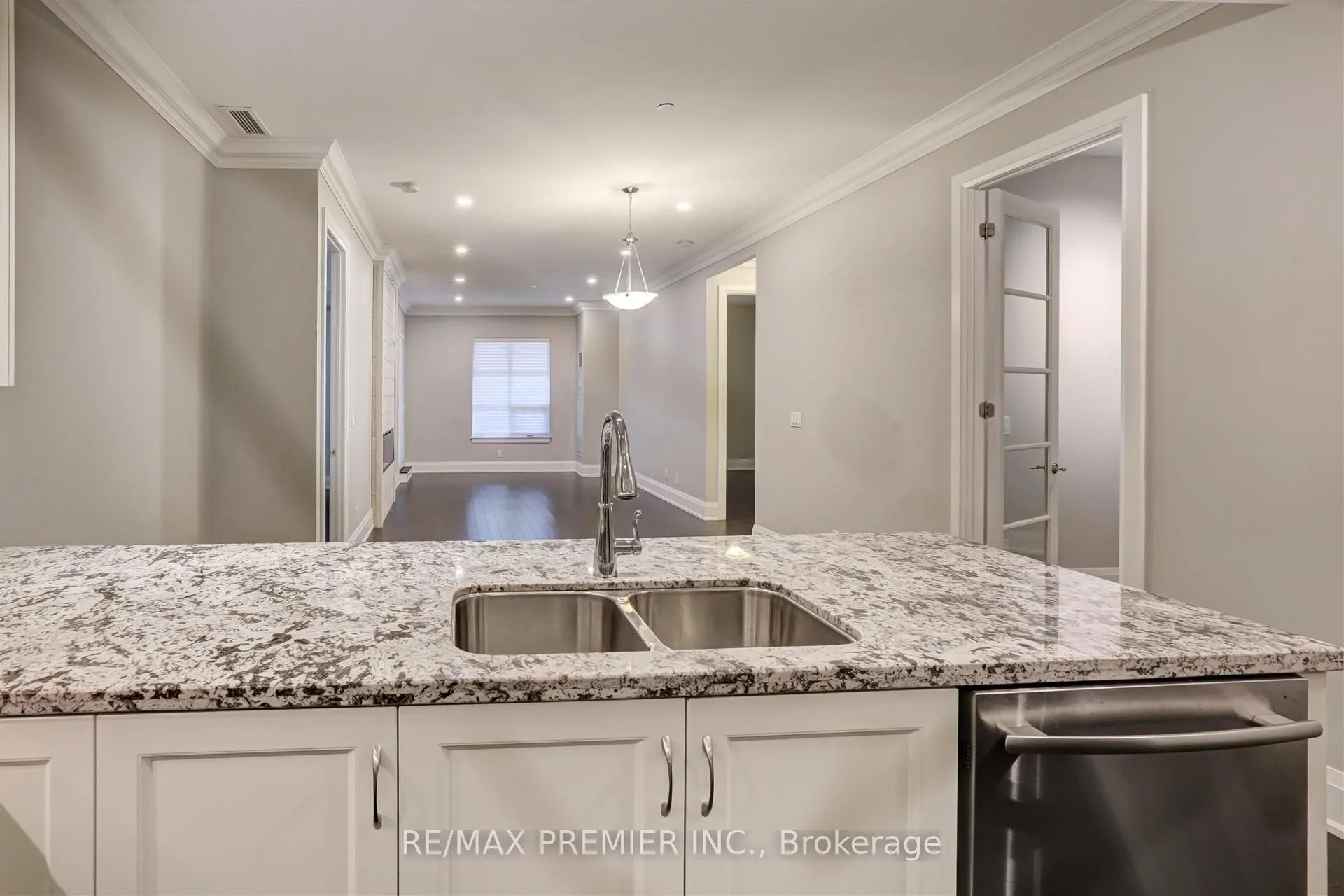 9909 Pine Valley Drive, #111