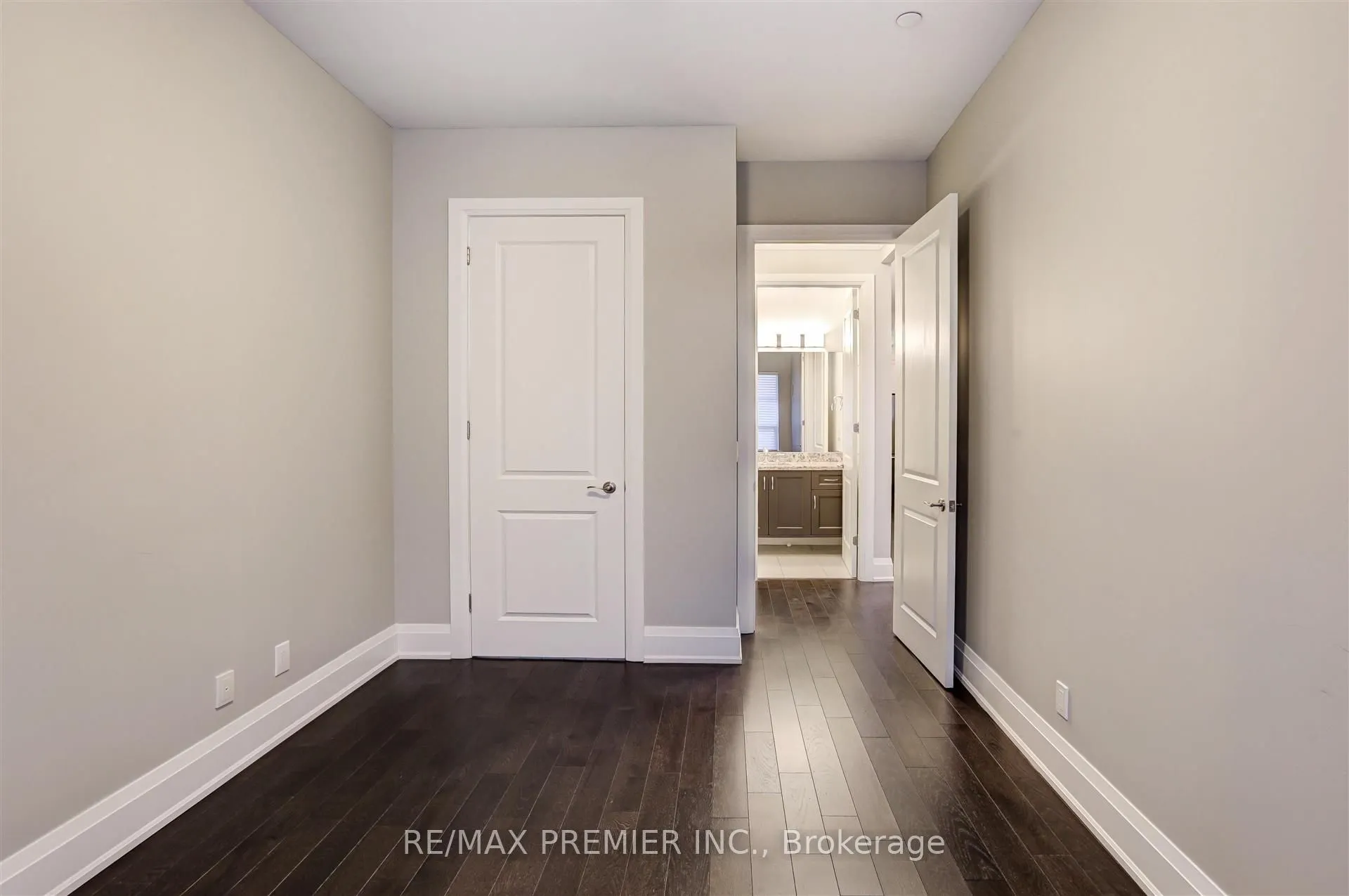 9909 Pine Valley Drive, #111