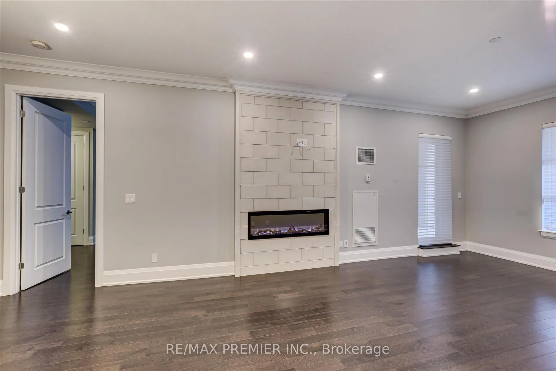 9909 Pine Valley Drive, #111