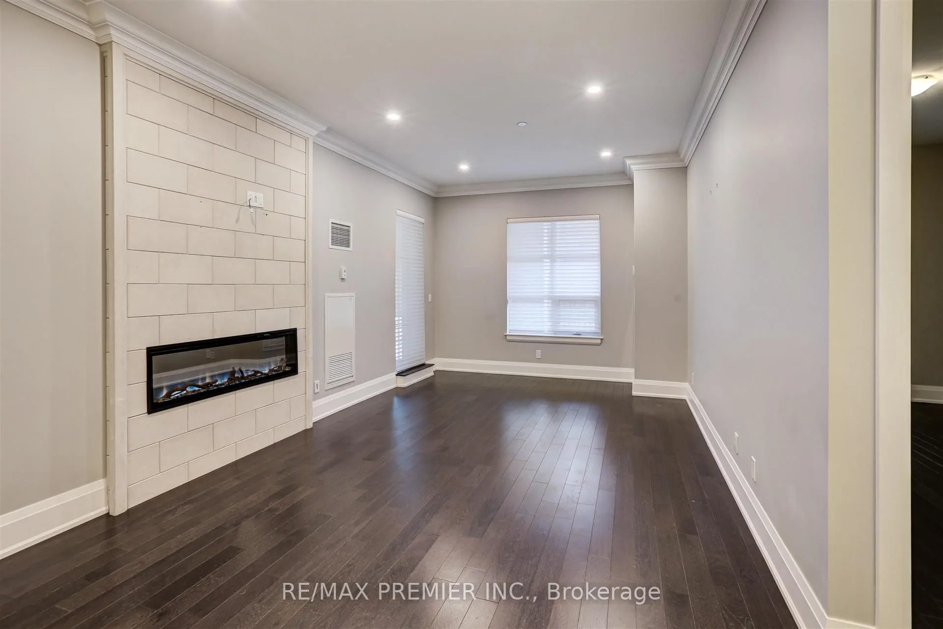 9909 Pine Valley Drive, #111