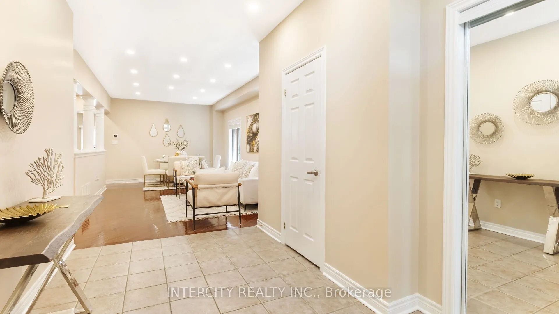 16 Venice Gate Drive