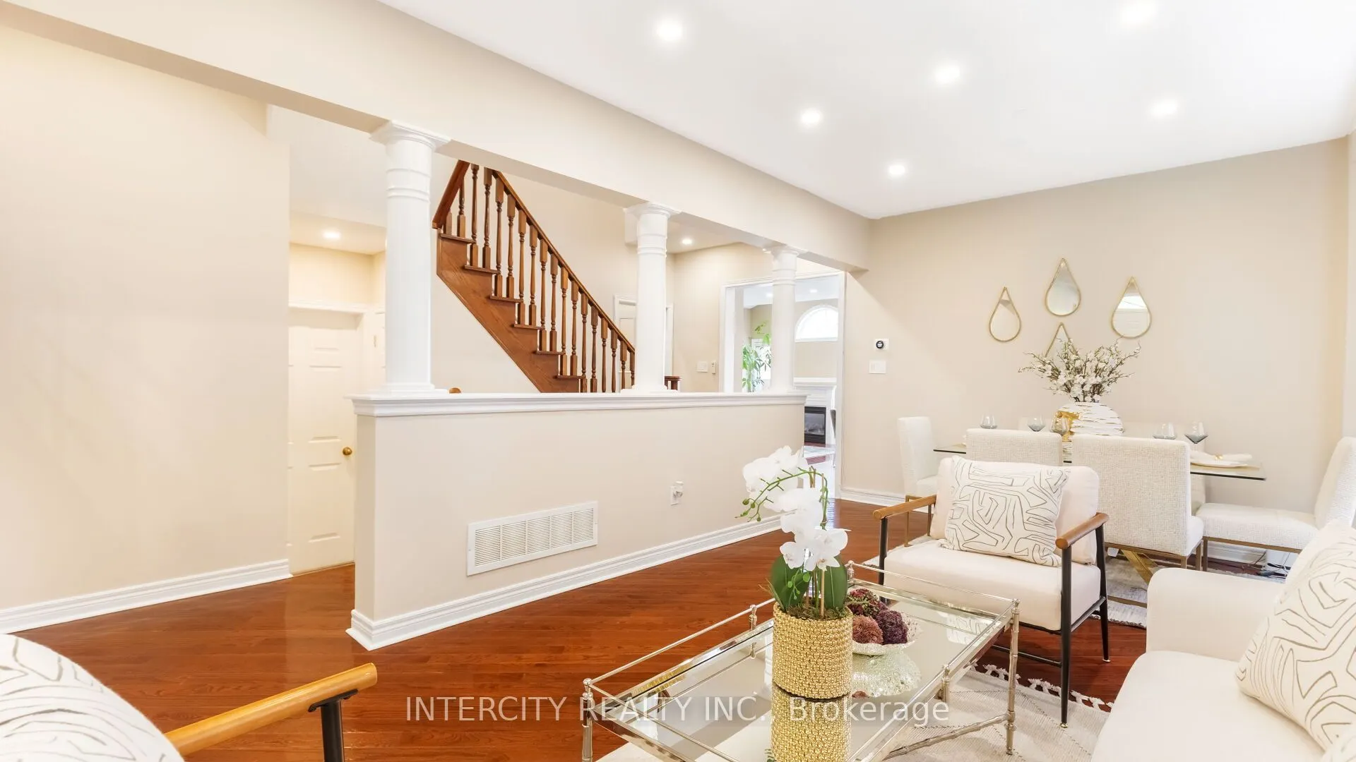 16 Venice Gate Drive