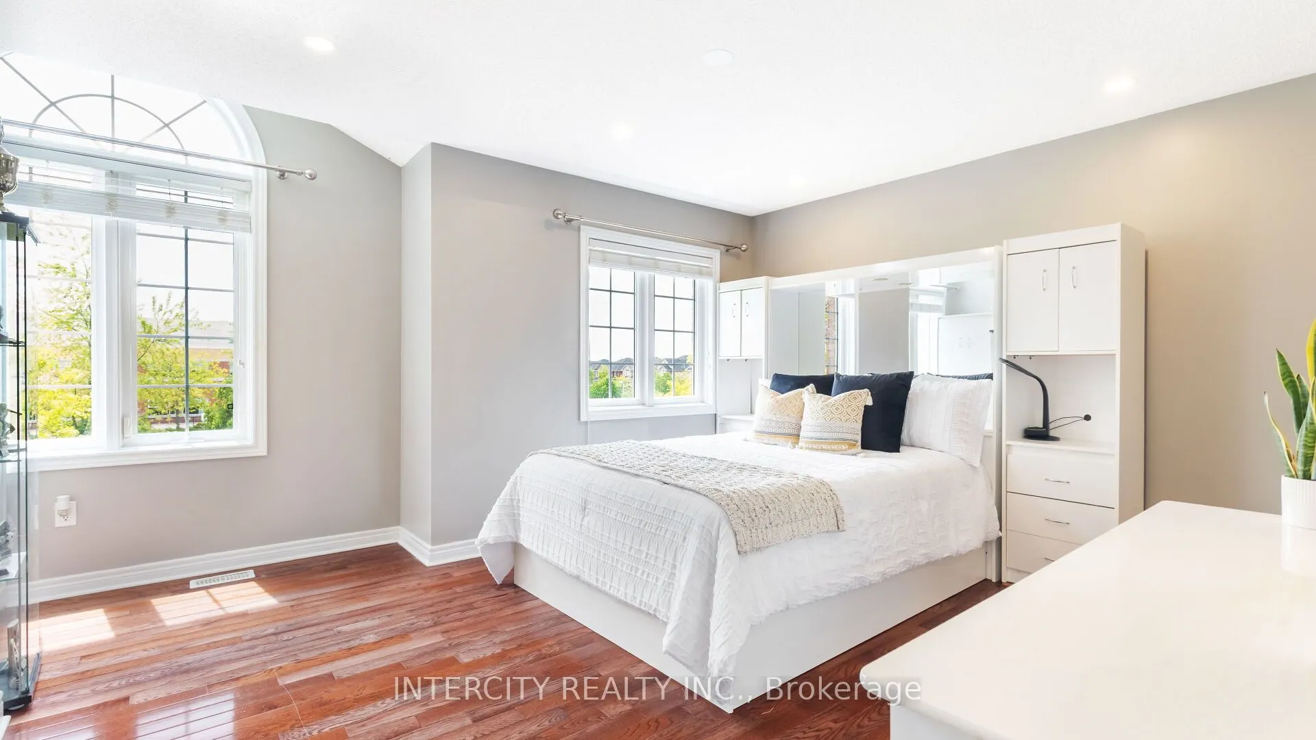 16 Venice Gate Drive