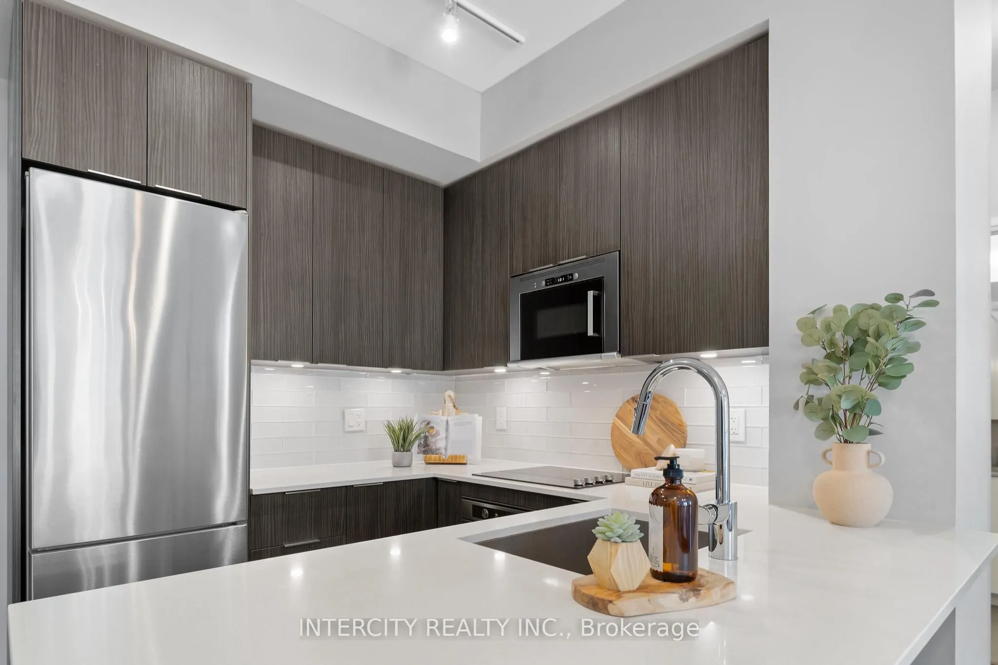 99 Eagle Rock Way, #627