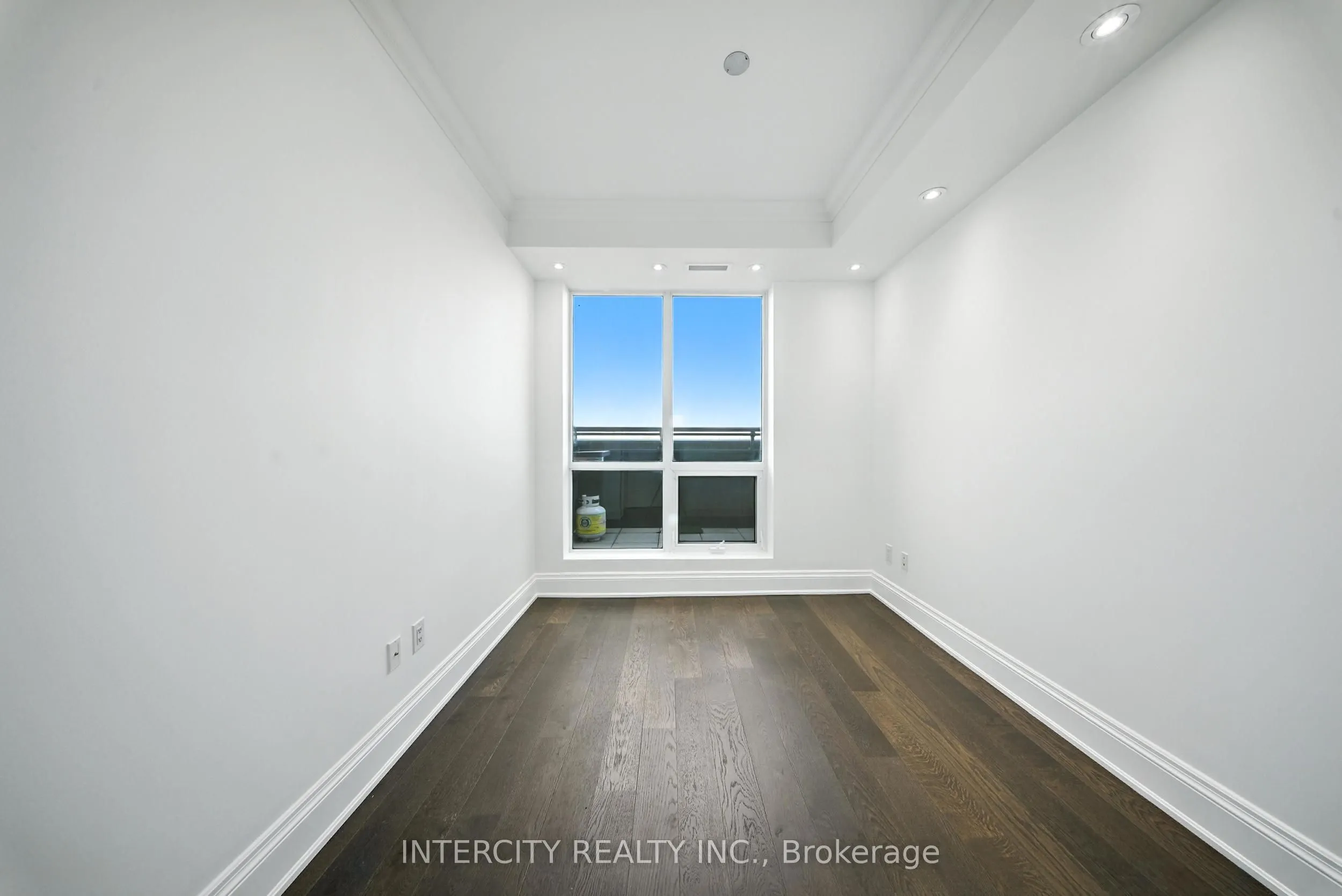 7608 Yonge Street, #PH15
