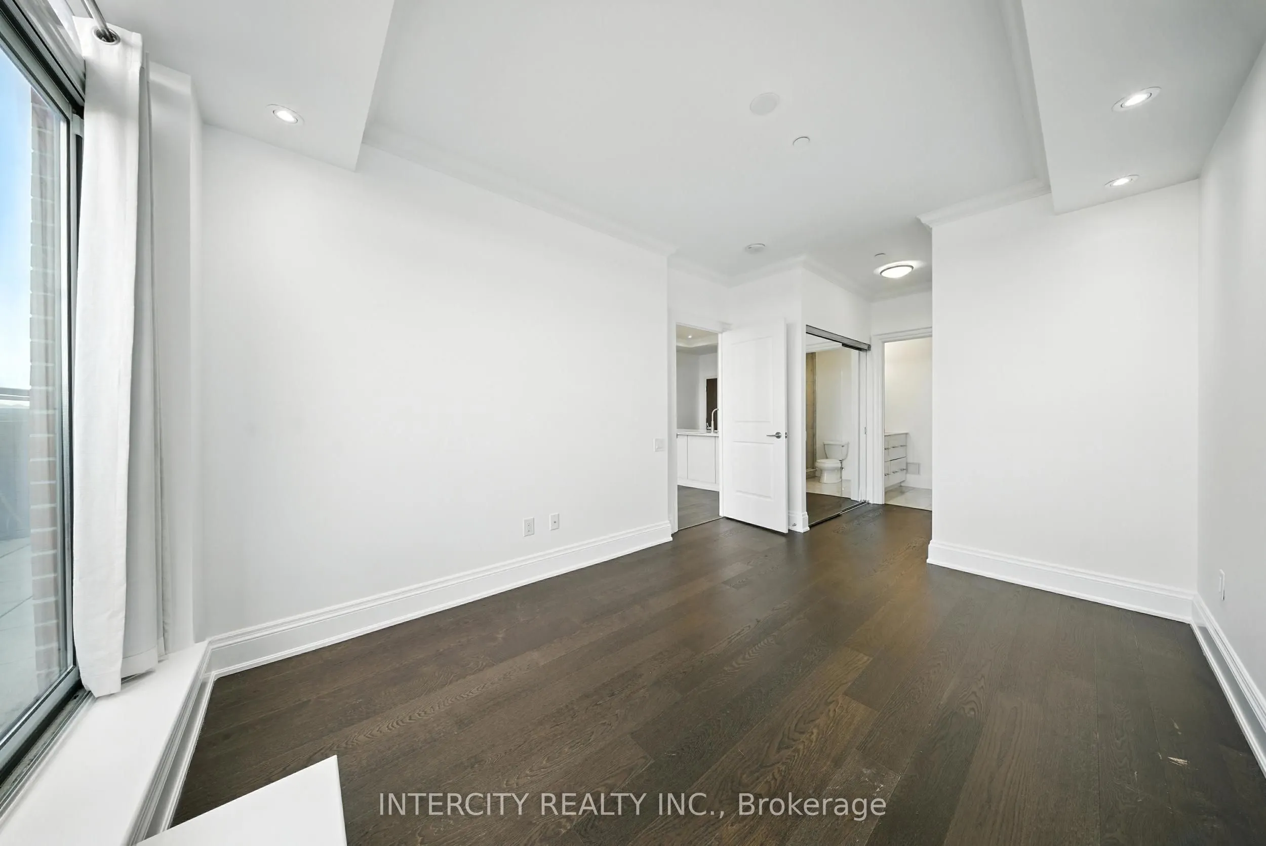 7608 Yonge Street, #PH15