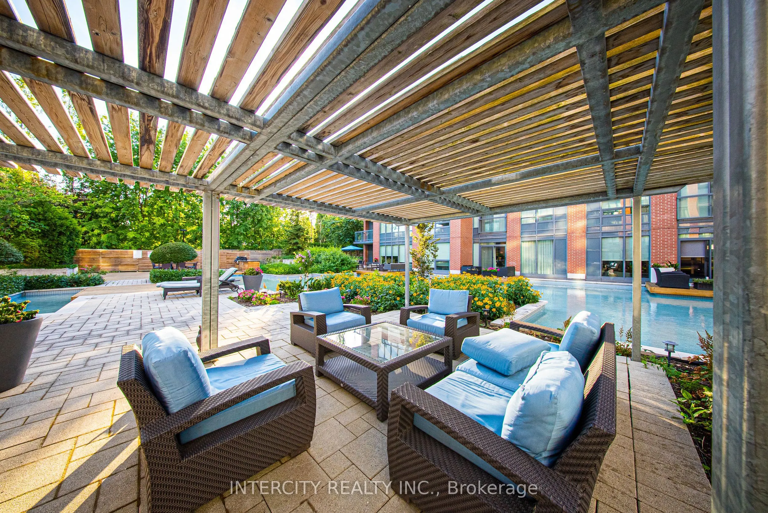 7608 Yonge Street, #PH15