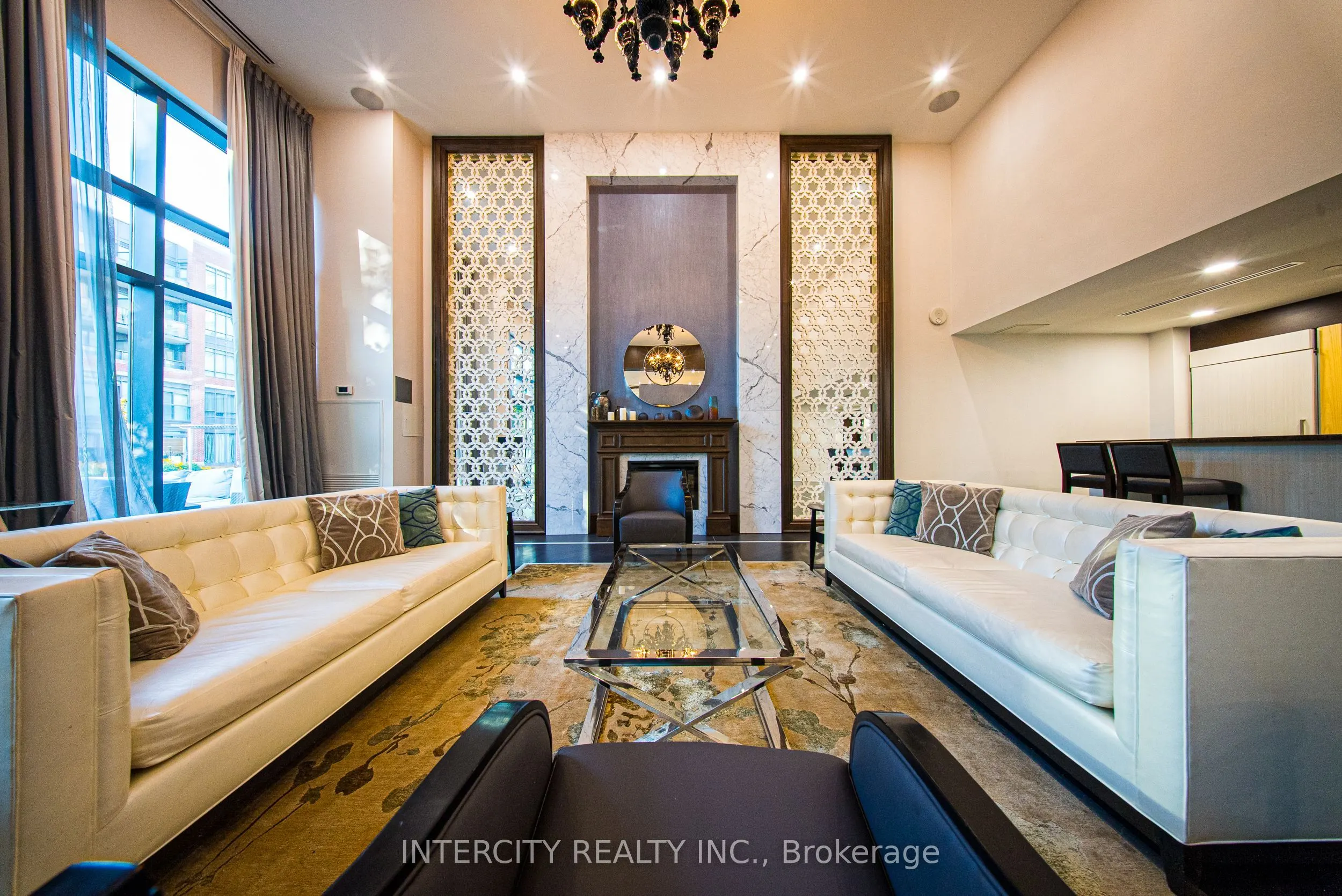 7608 Yonge Street, #PH15