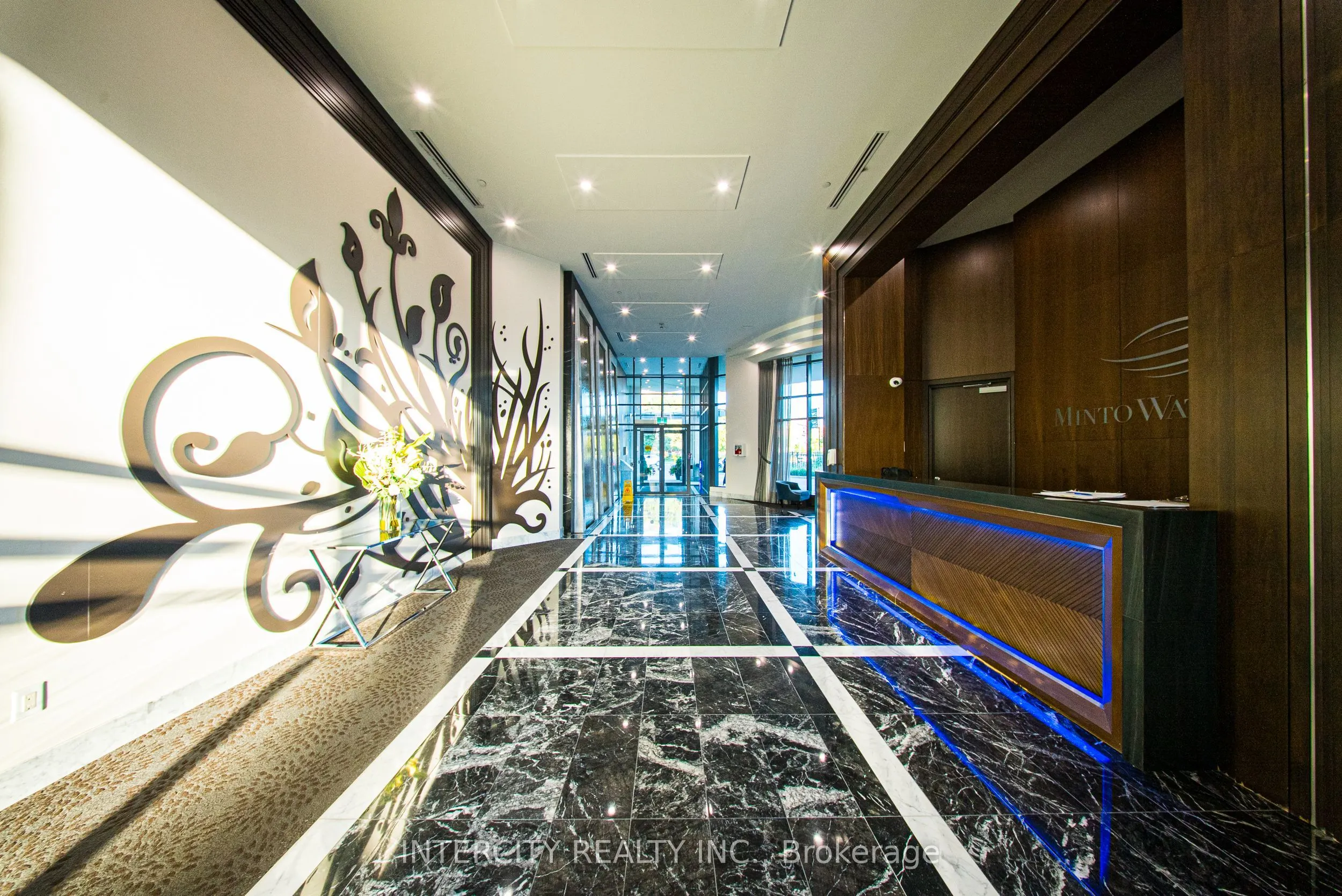 7608 Yonge Street, #PH15