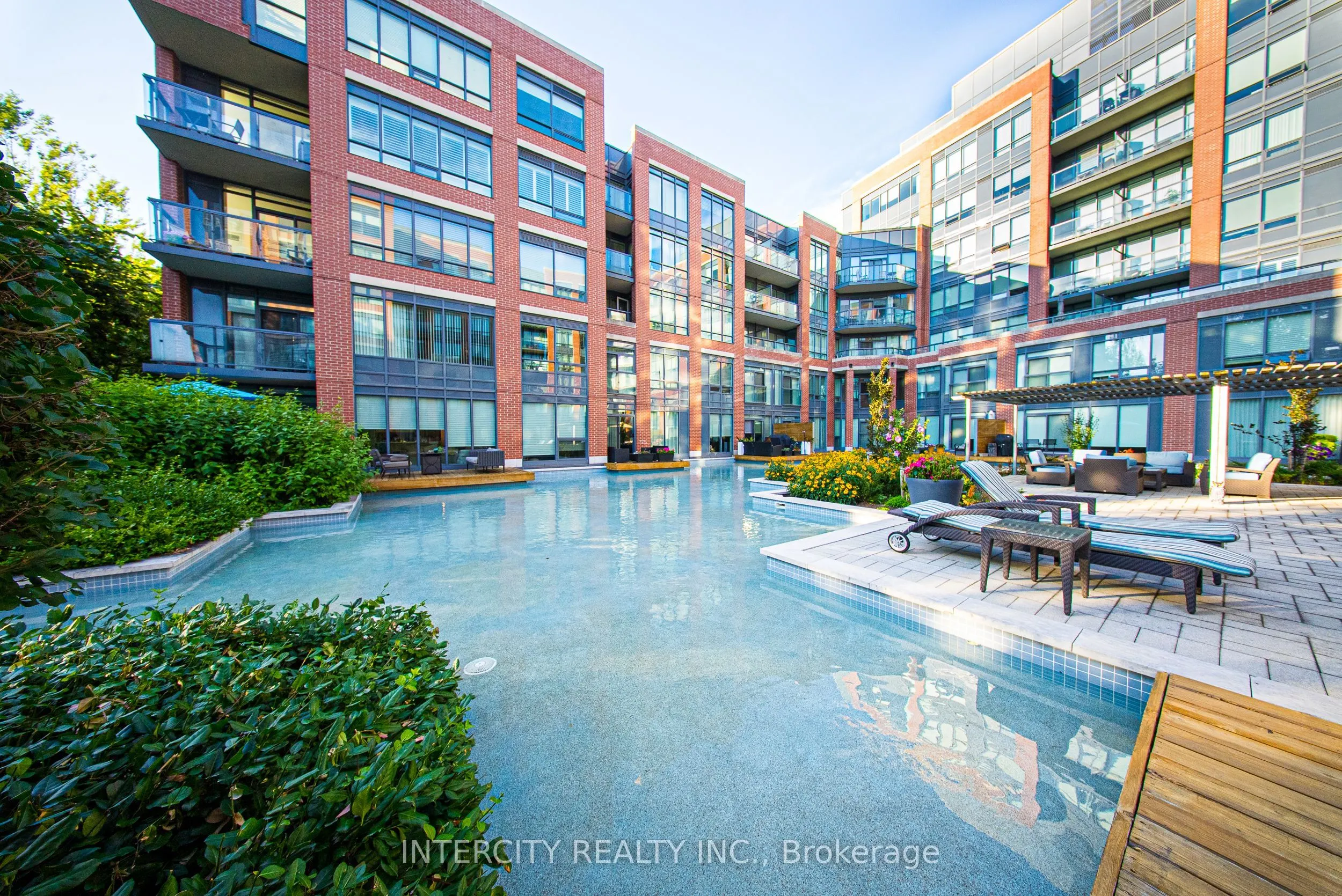 7608 Yonge Street, #PH15